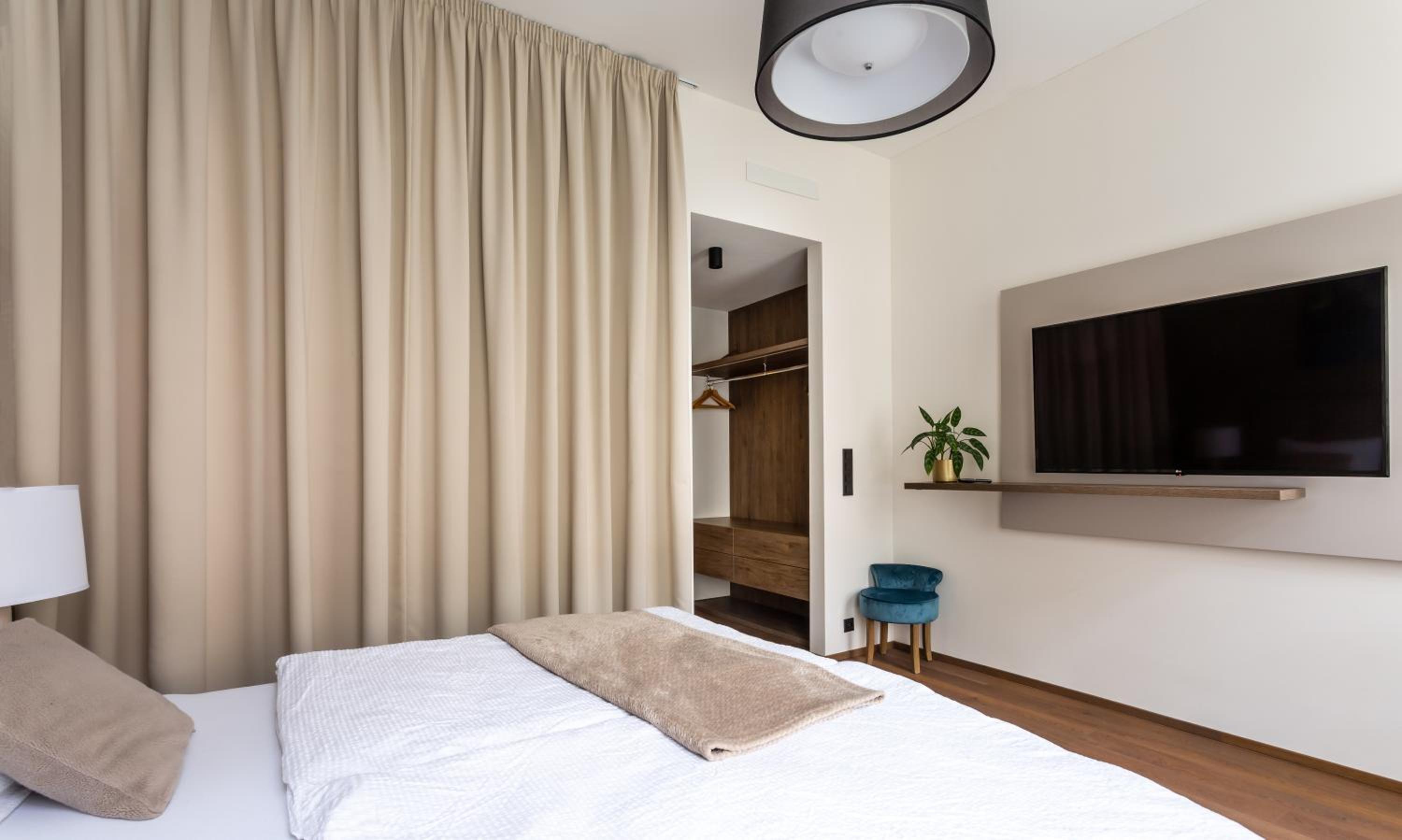 Three-Bedroom Apartment thumbnail 6