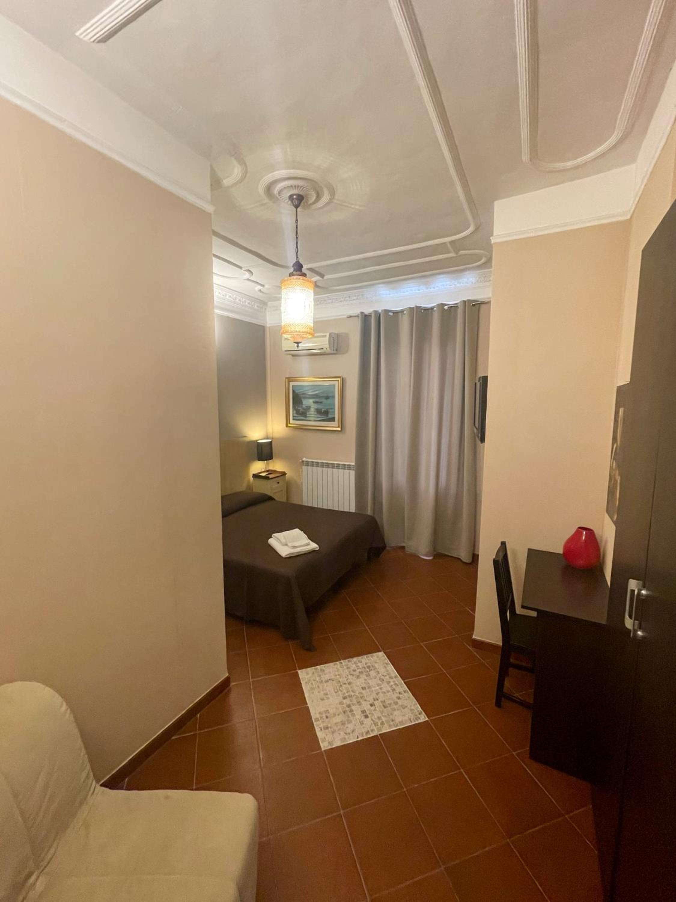 Large Double or Twin Room photo 3