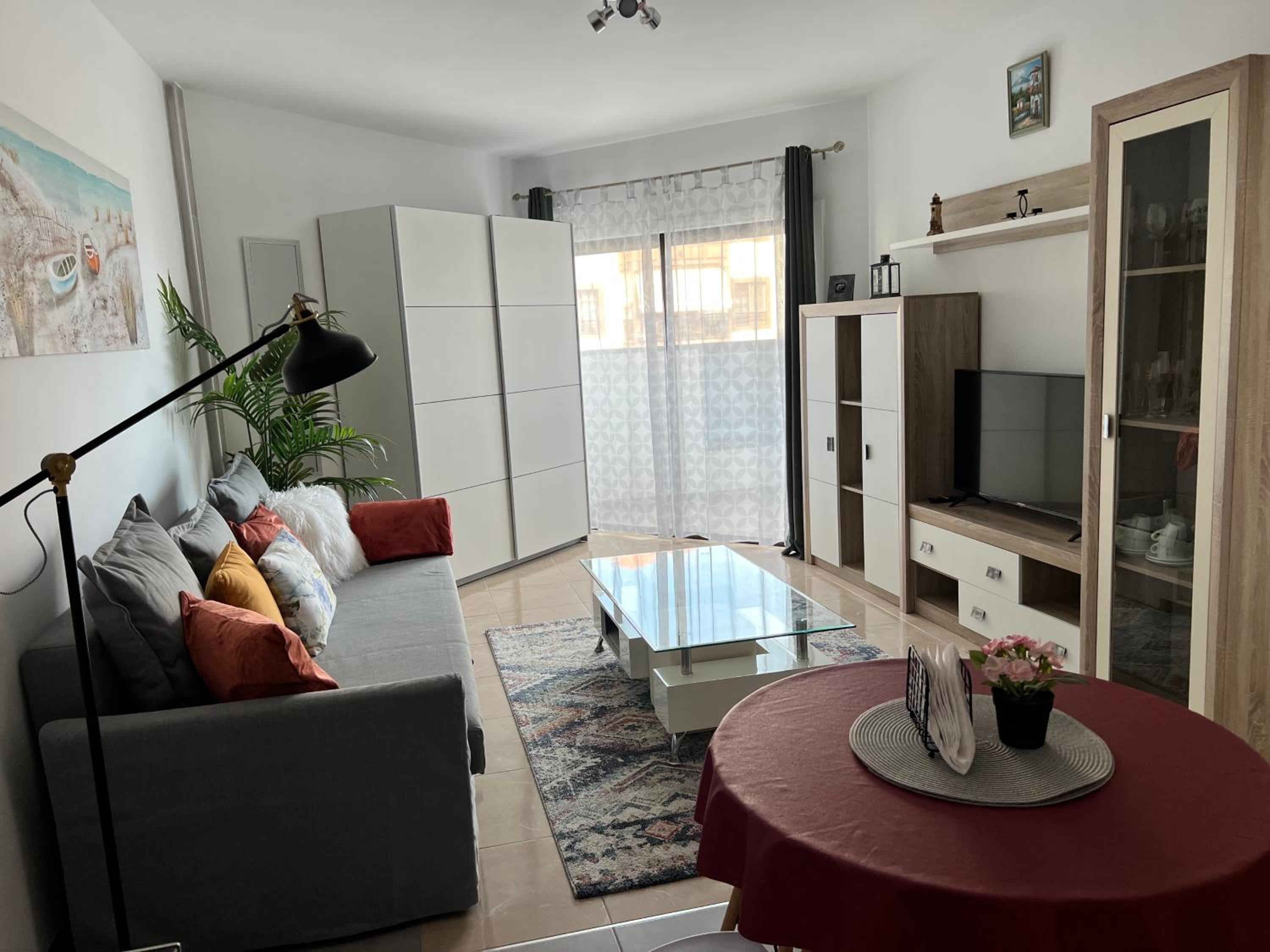 One-Bedroom Apartment photo 2