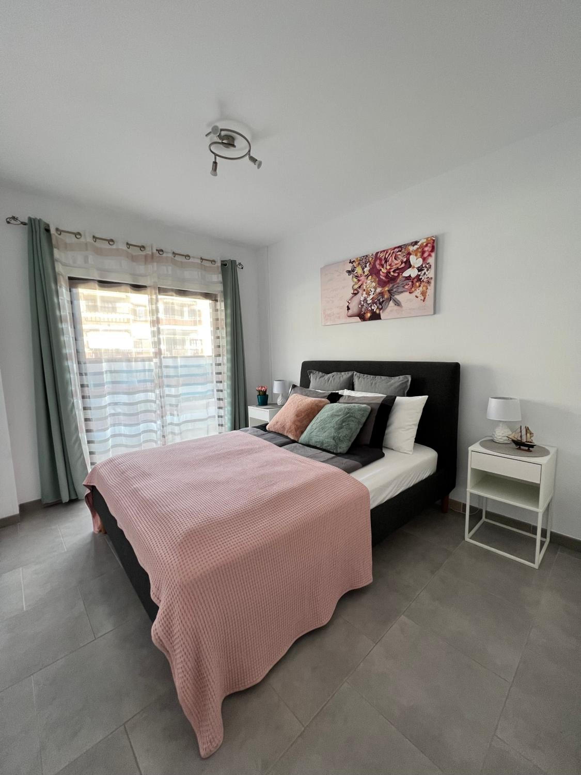 One-Bedroom Apartment photo 3