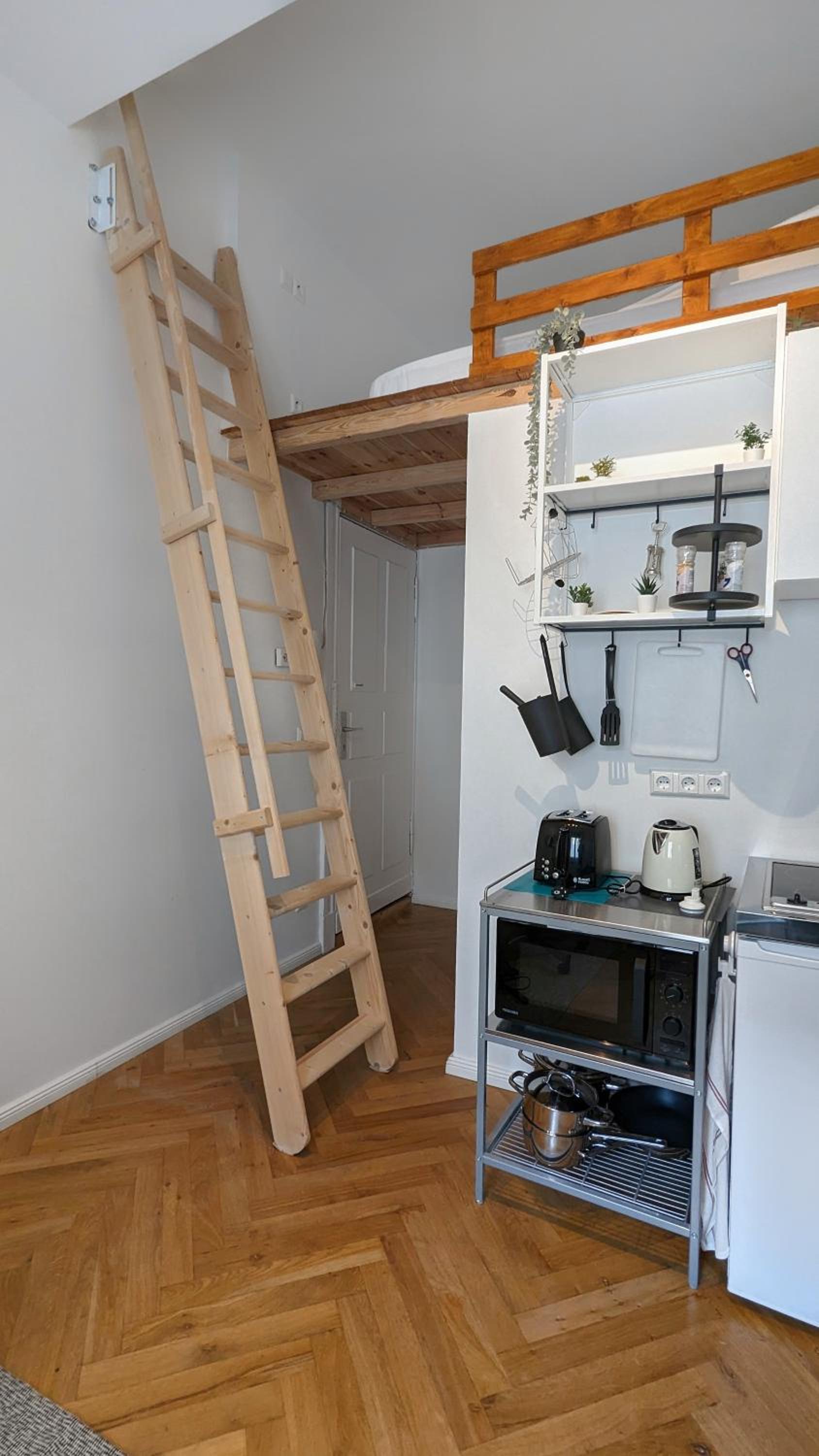 One-Bedroom Apartment photo 1