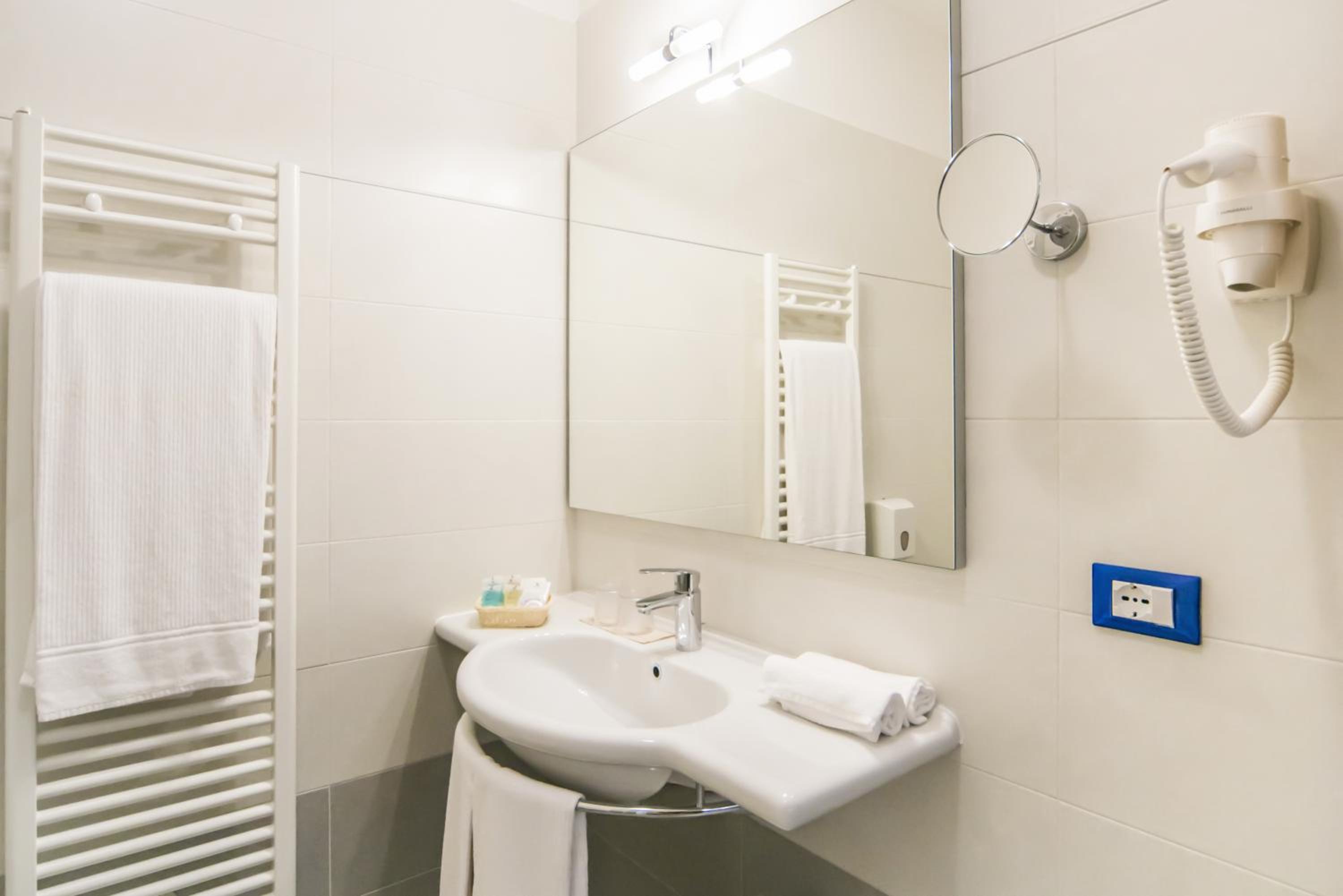 Superior Double or Twin Room - Photo 5