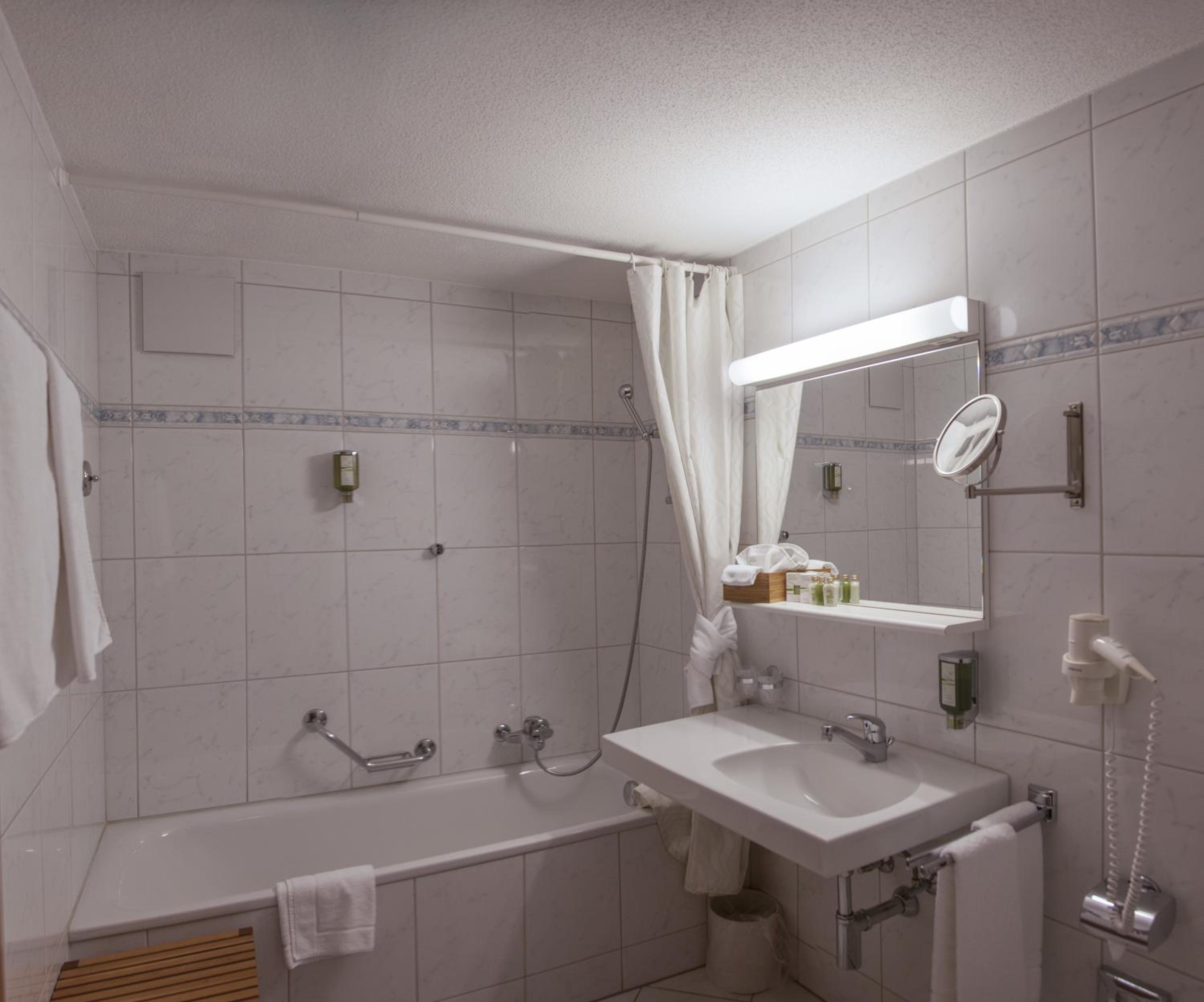 Junior Suite with Balcony - Photo 3