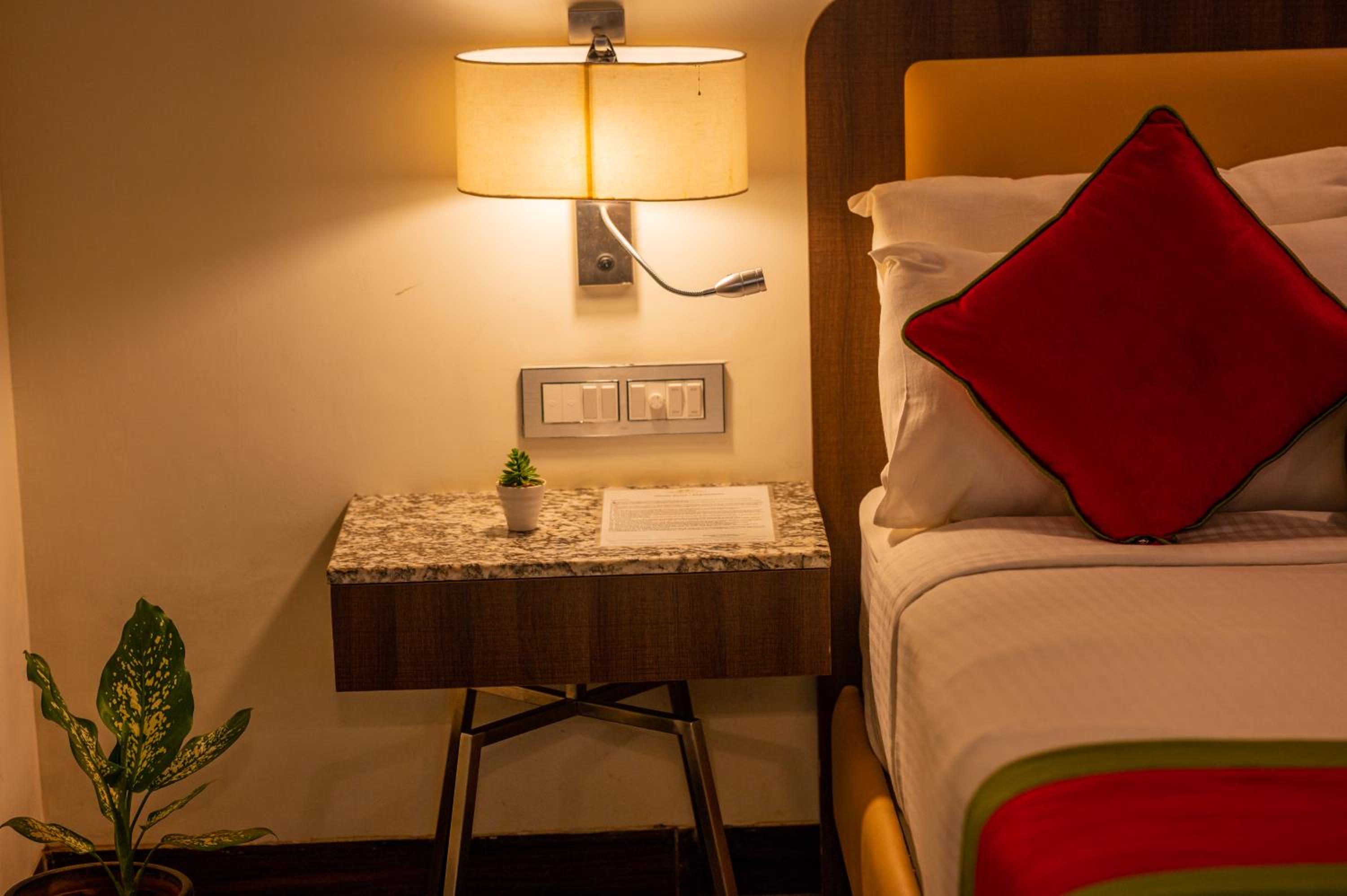Deluxe Queen Room - Photo 2