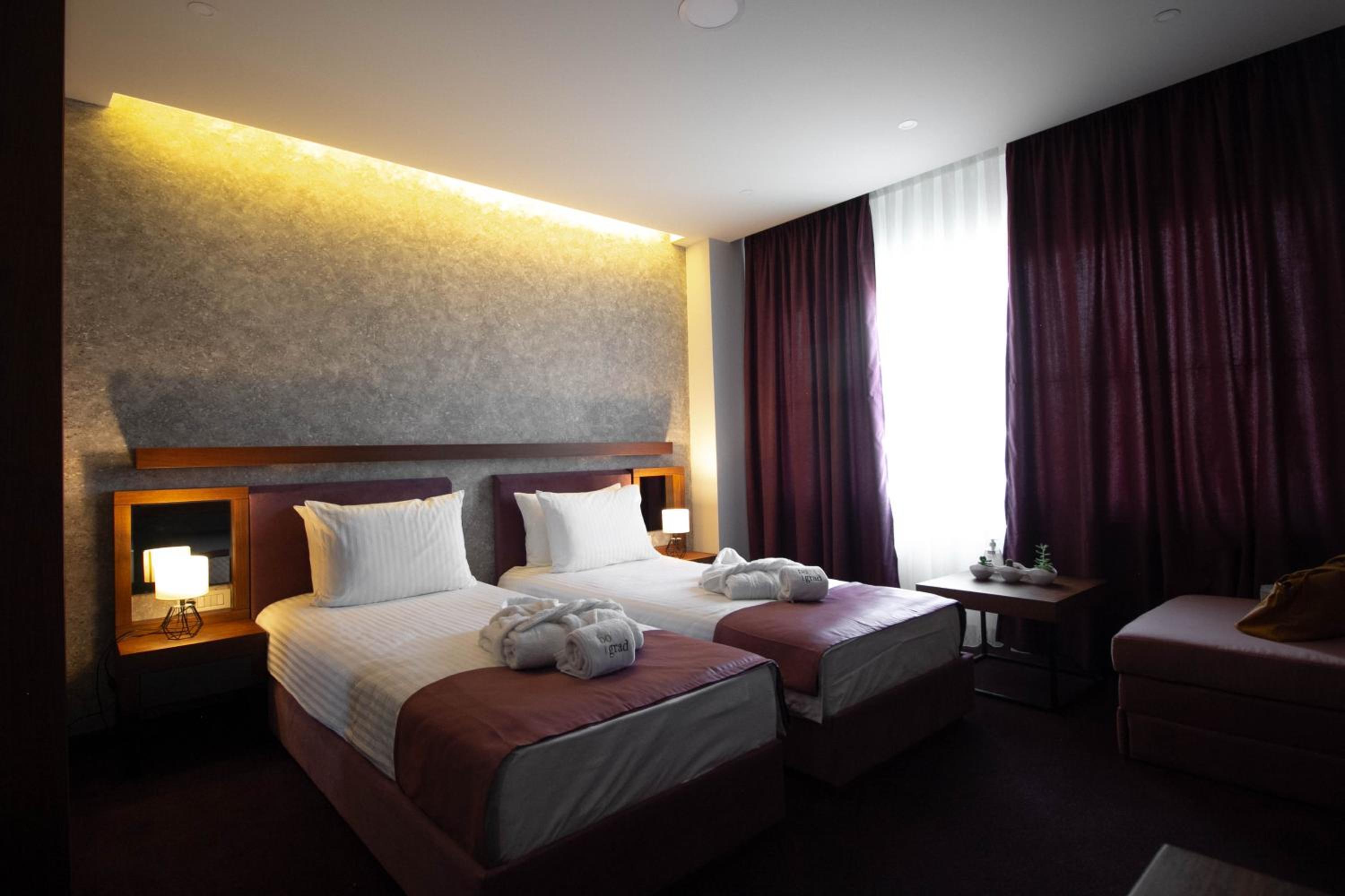 Standard Double or Twin Room - Photo 7