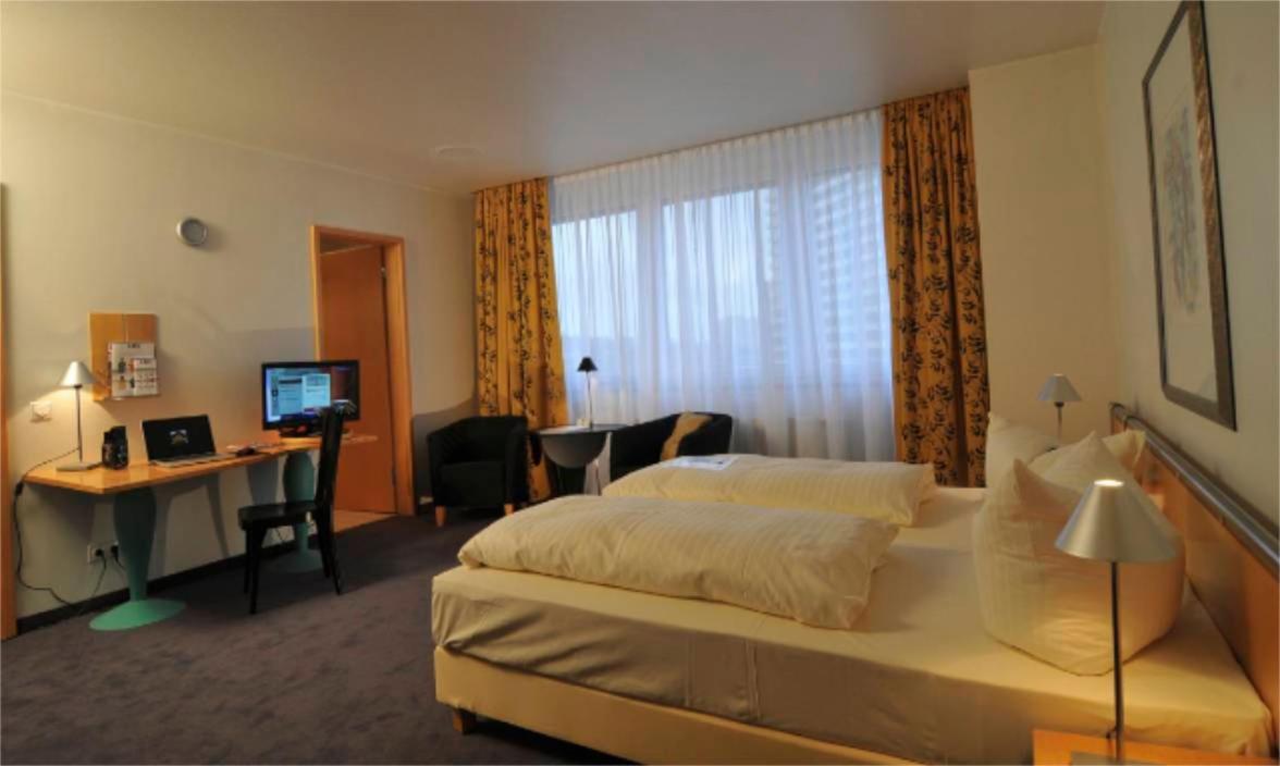 Business Double Room with Double Bed photo 3