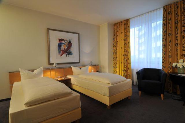 Business Double Room with Two Single Beds photo 3