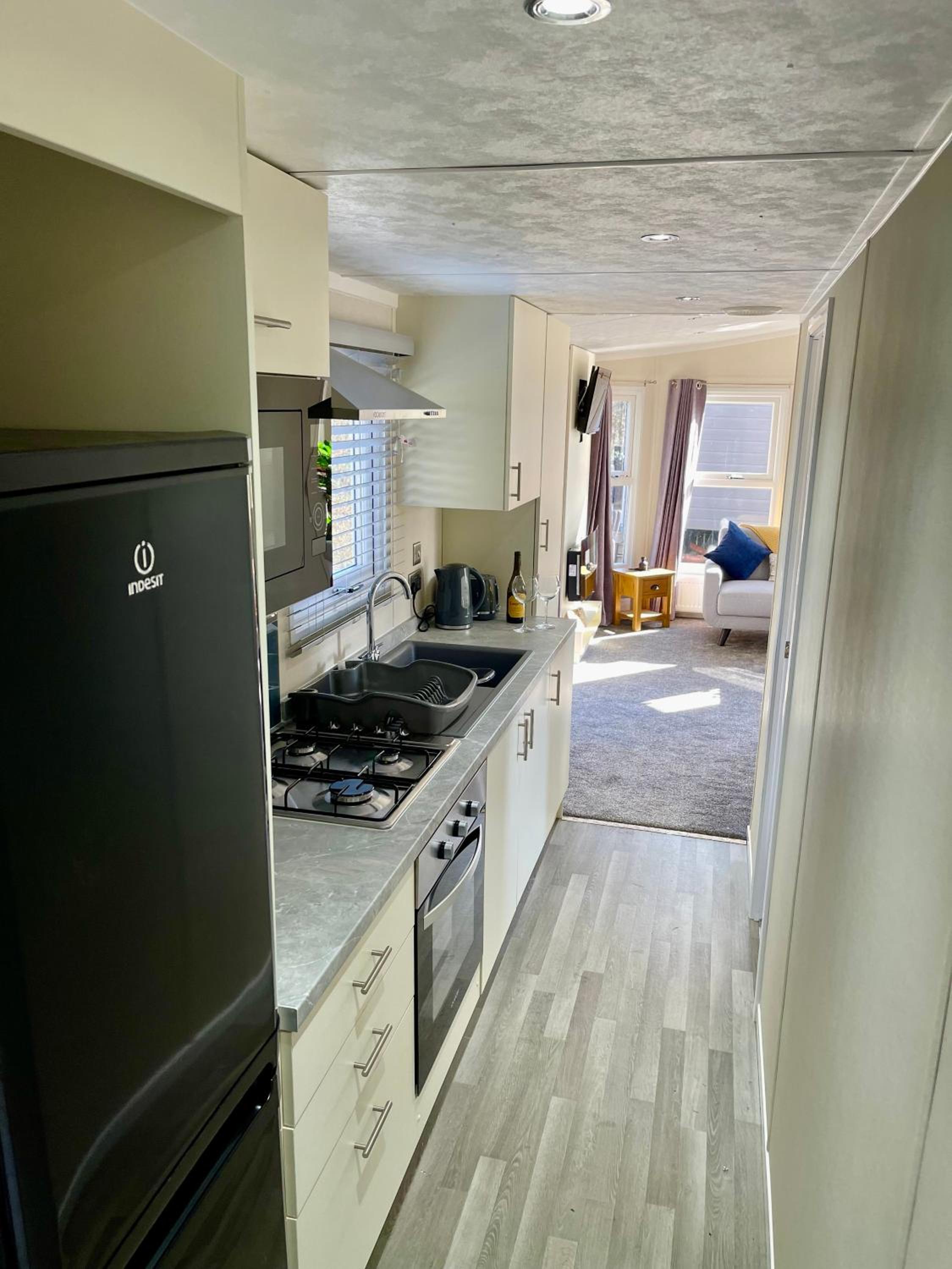 Mobile Home photo 3
