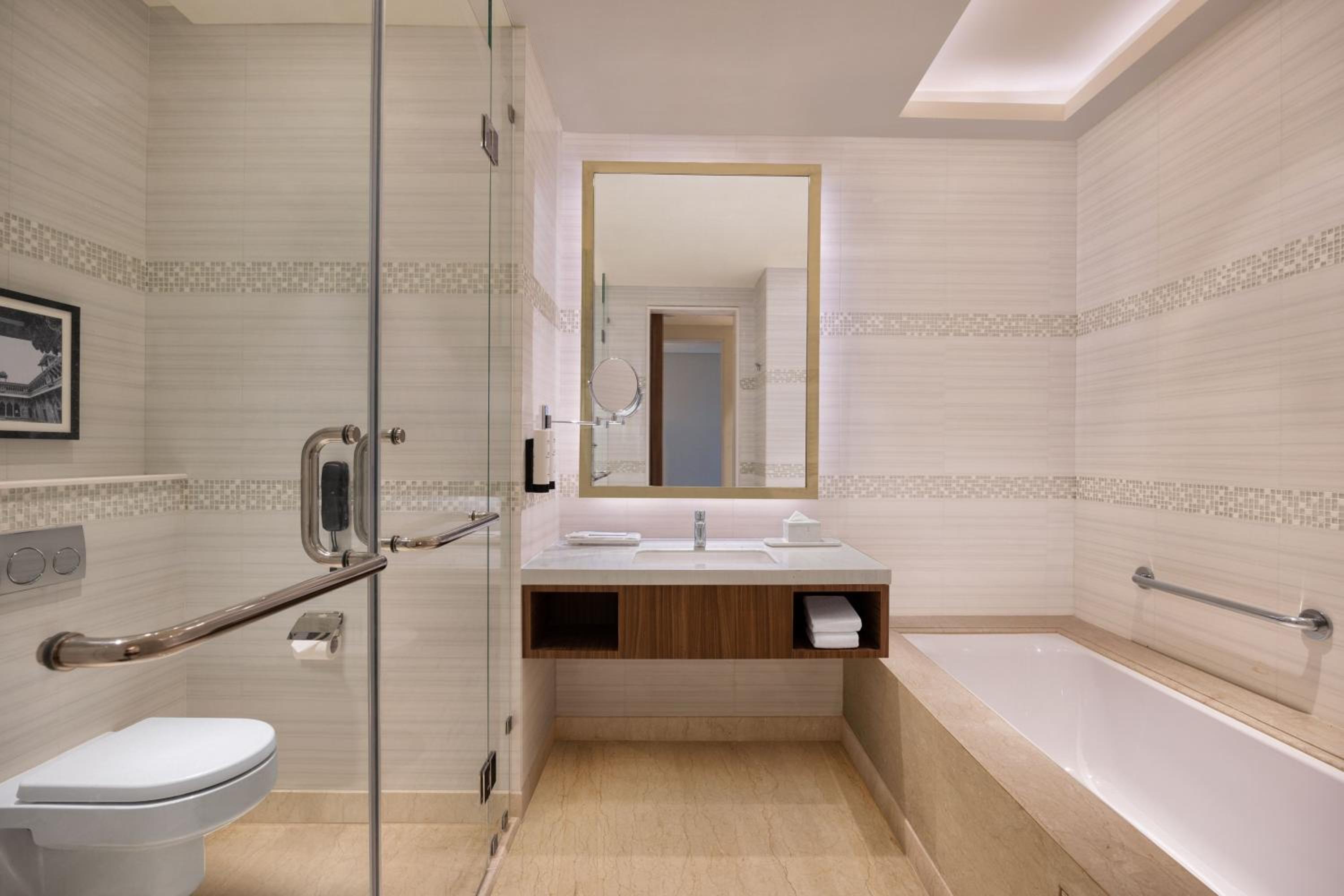 King Suite with Sofa Bed, 20% Discount on Food & Soft Beverages and Laundry - Photo 5