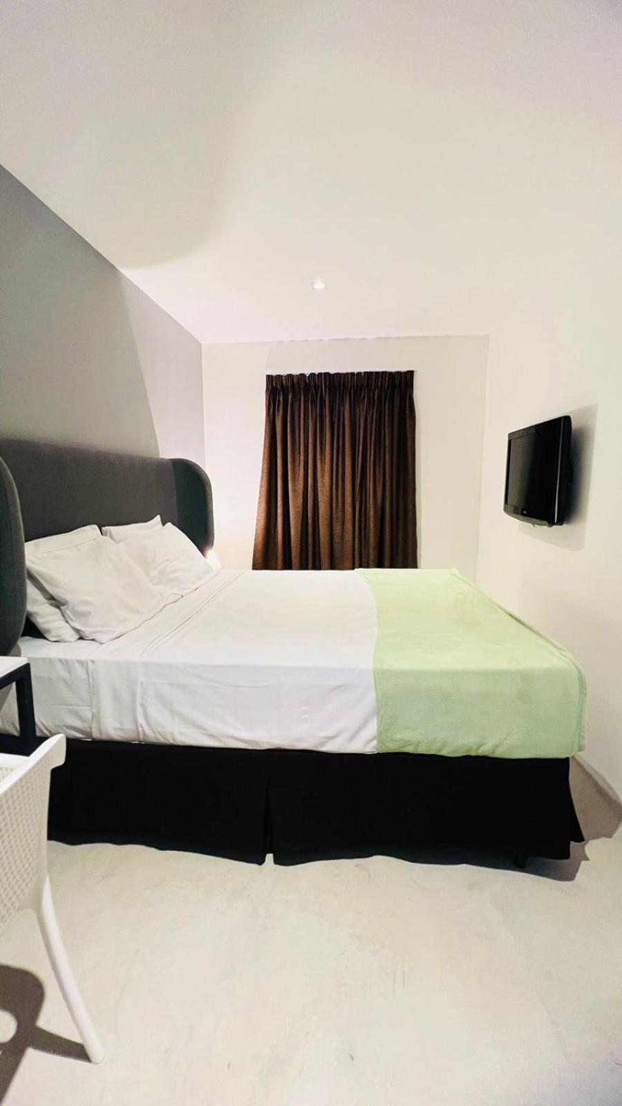Double Room with Shared Bathroom photo 2