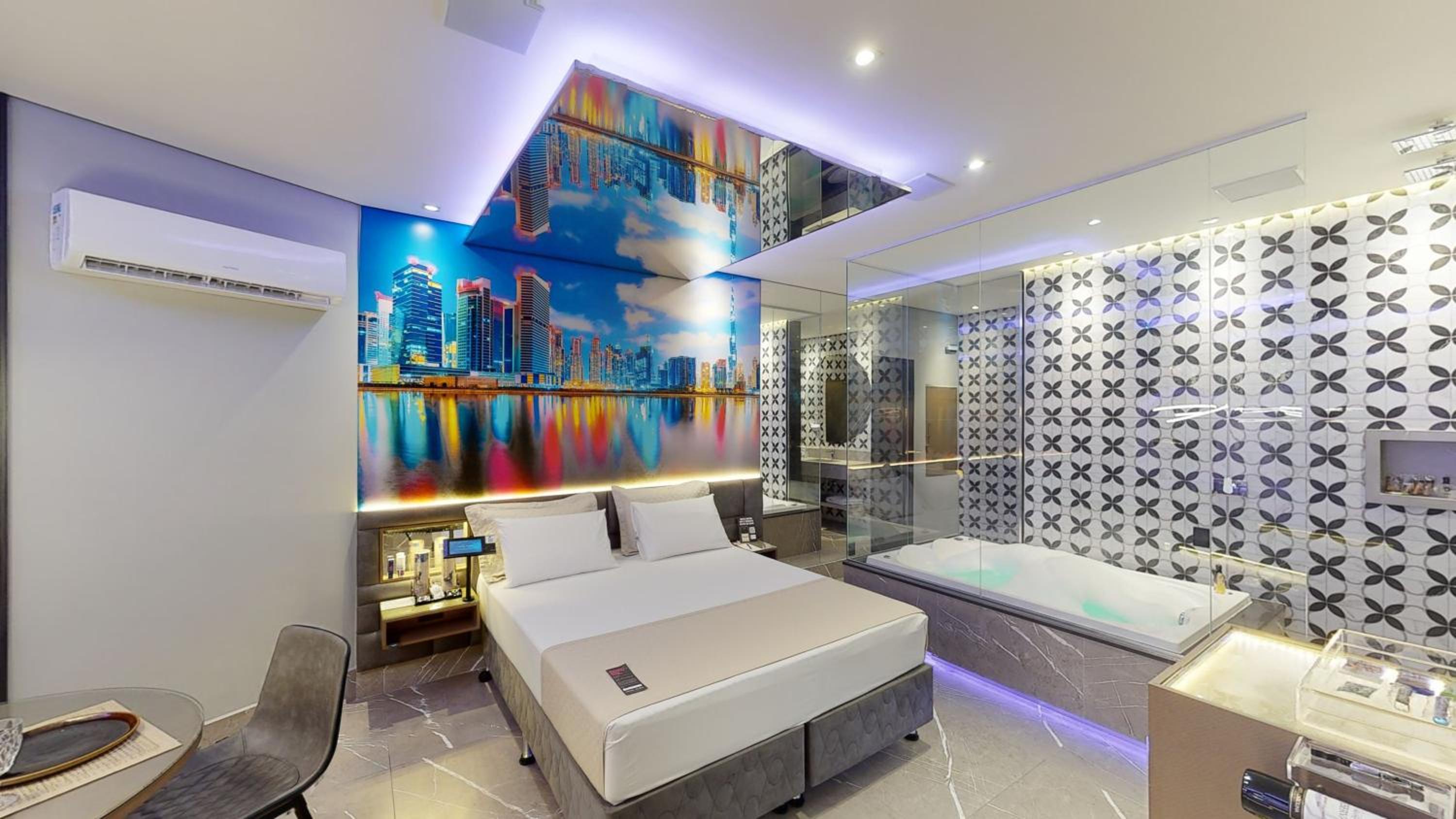 Studio with Spa Bath