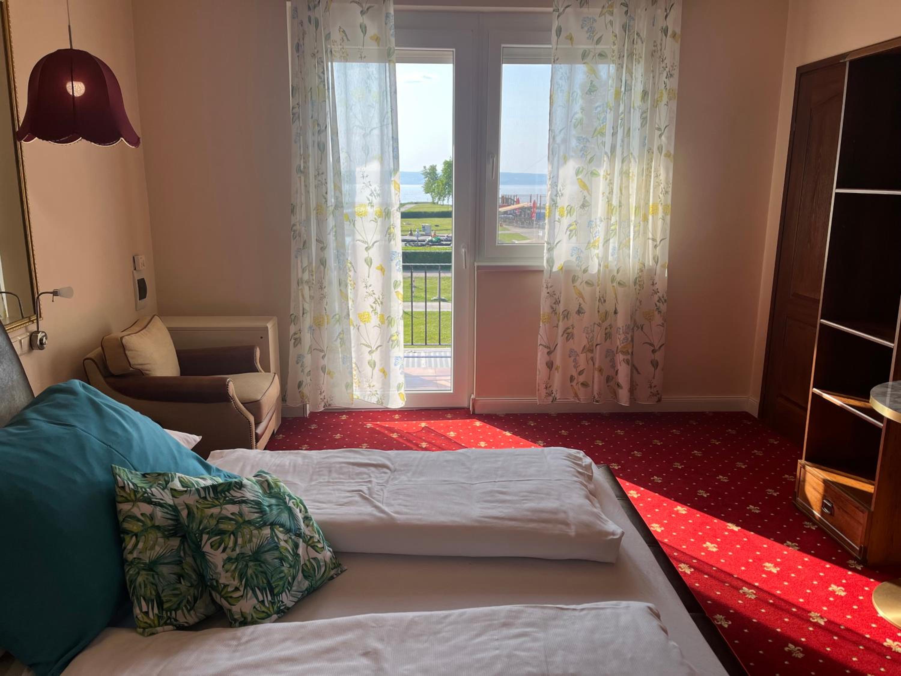 Family Suite with Balcony and Lake View photo 1