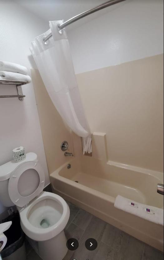 Queen Room - Non-Smoking - Photo 2