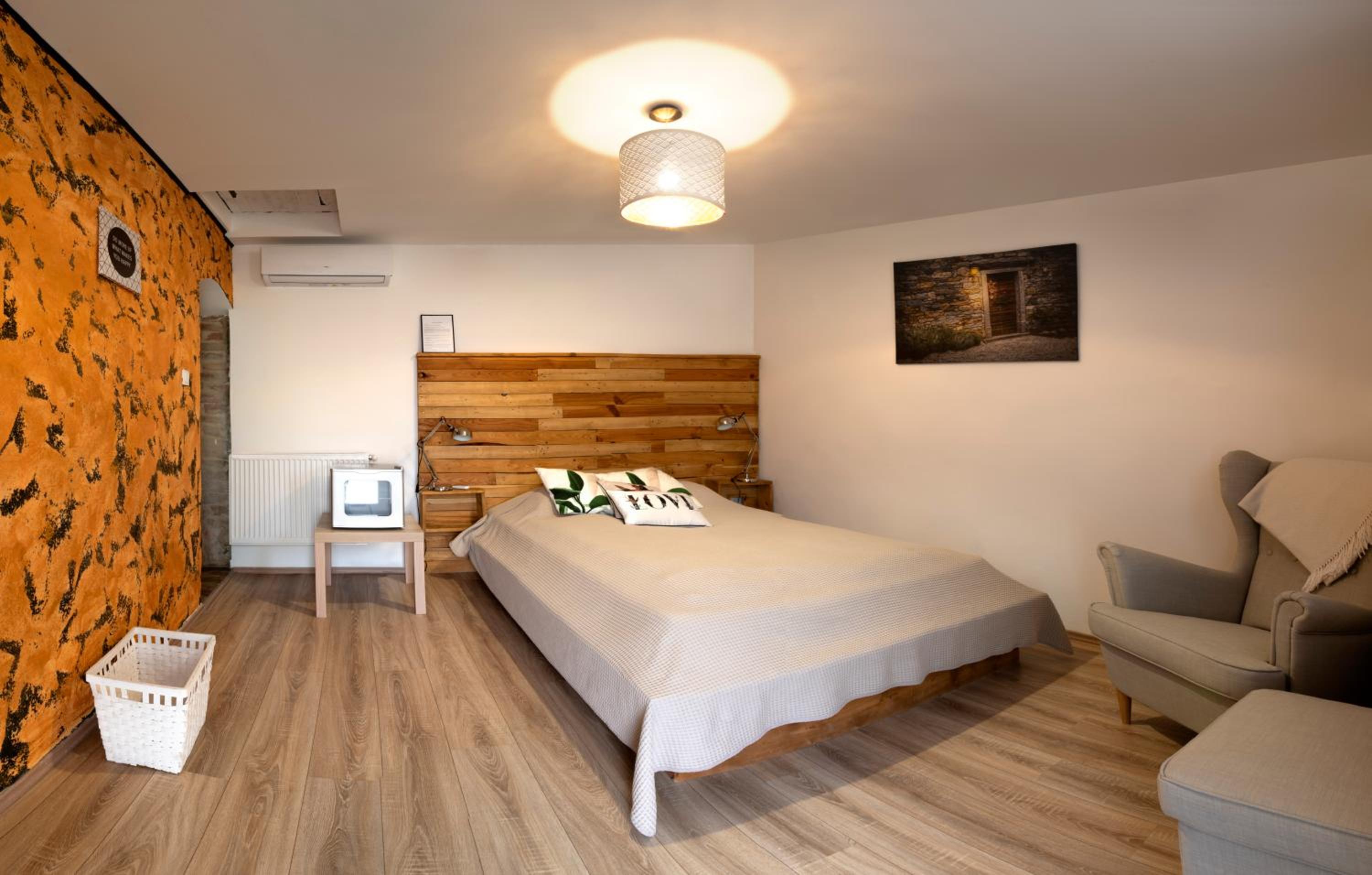Deluxe Double Room with Shower - Photo 3