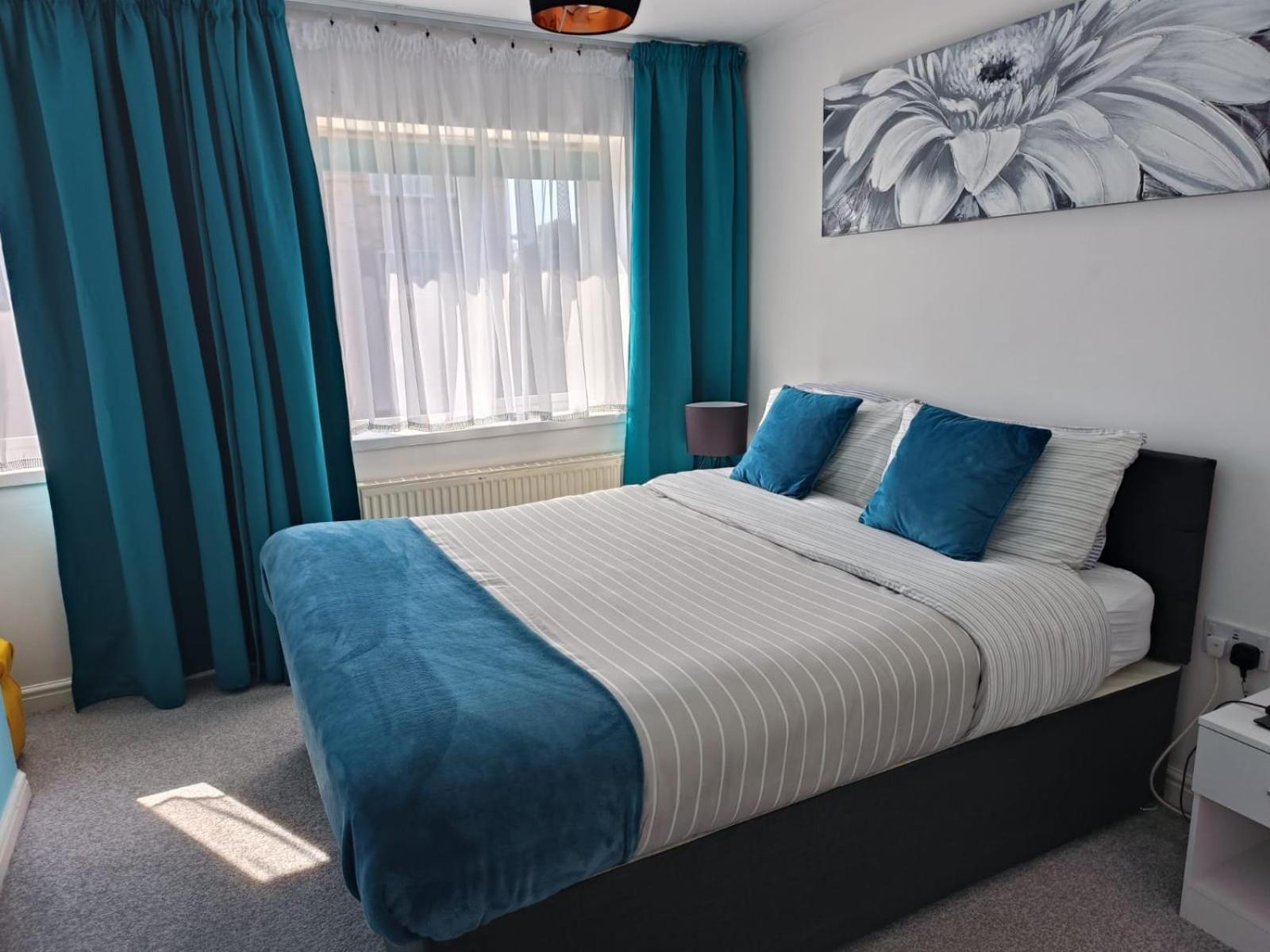 Two-Bedroom House - Photo 18