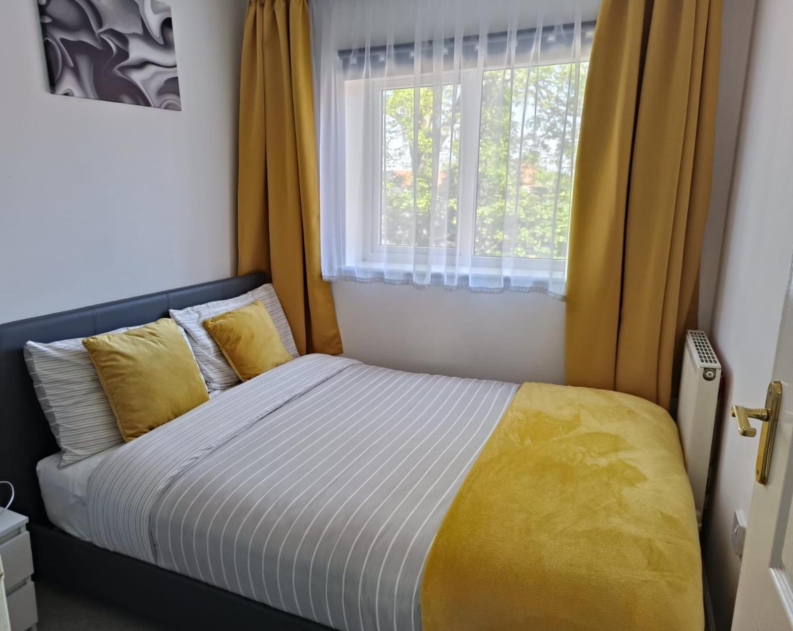 Two-Bedroom House - Photo 19
