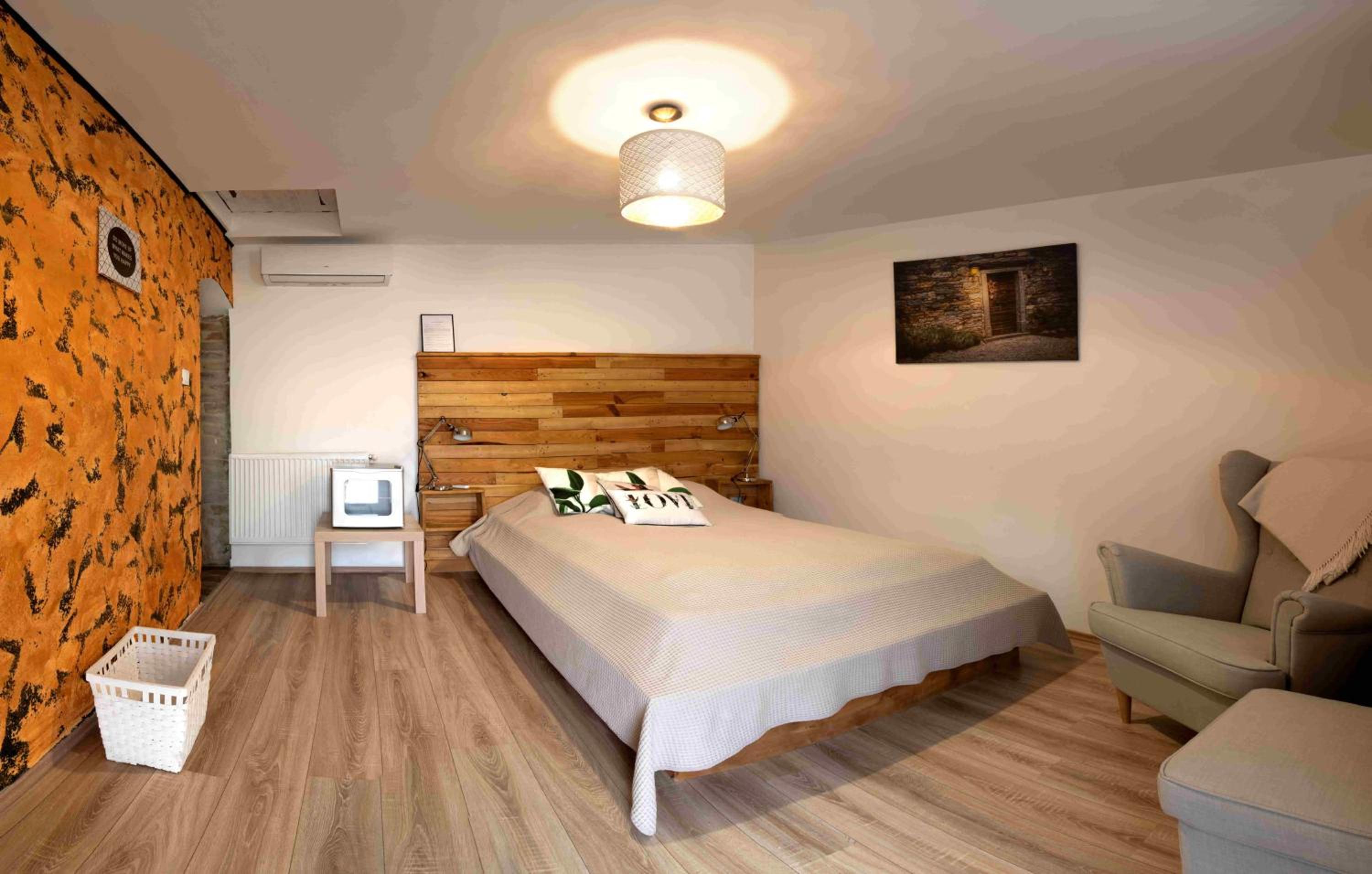 Deluxe Double Room with Shower - Photo 4