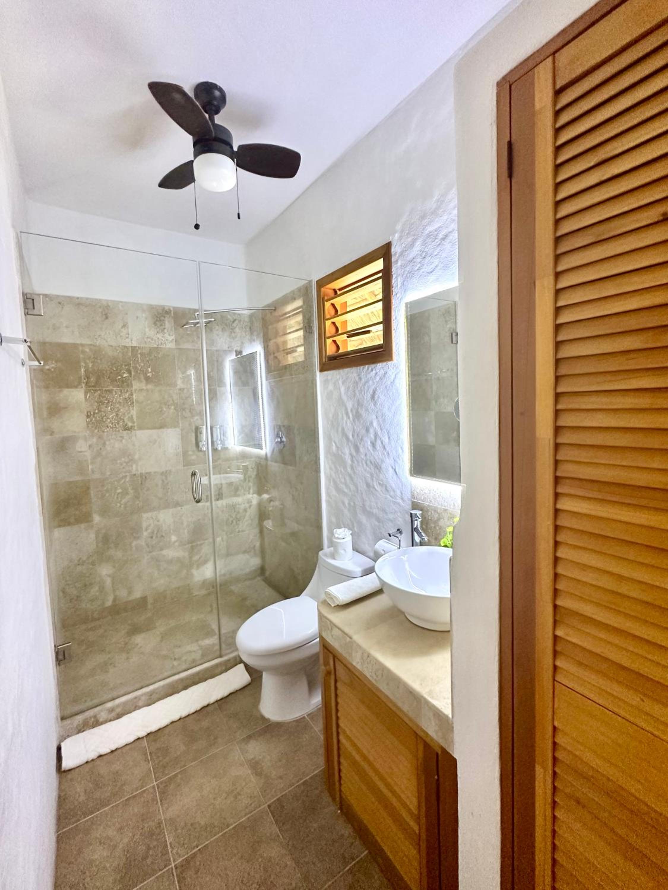 Twin Room with Pool View photo 3