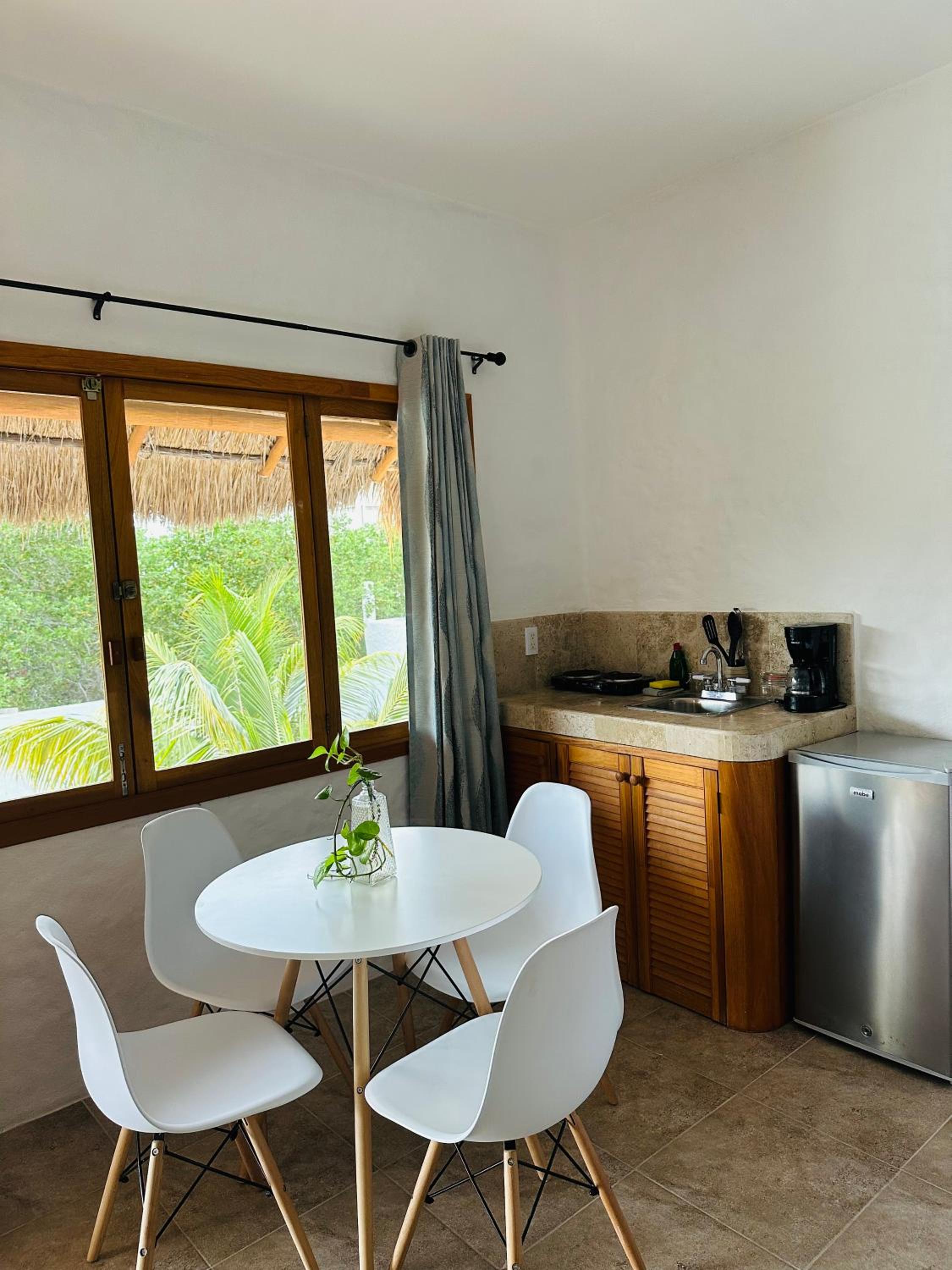 Twin Room with Pool View photo 2