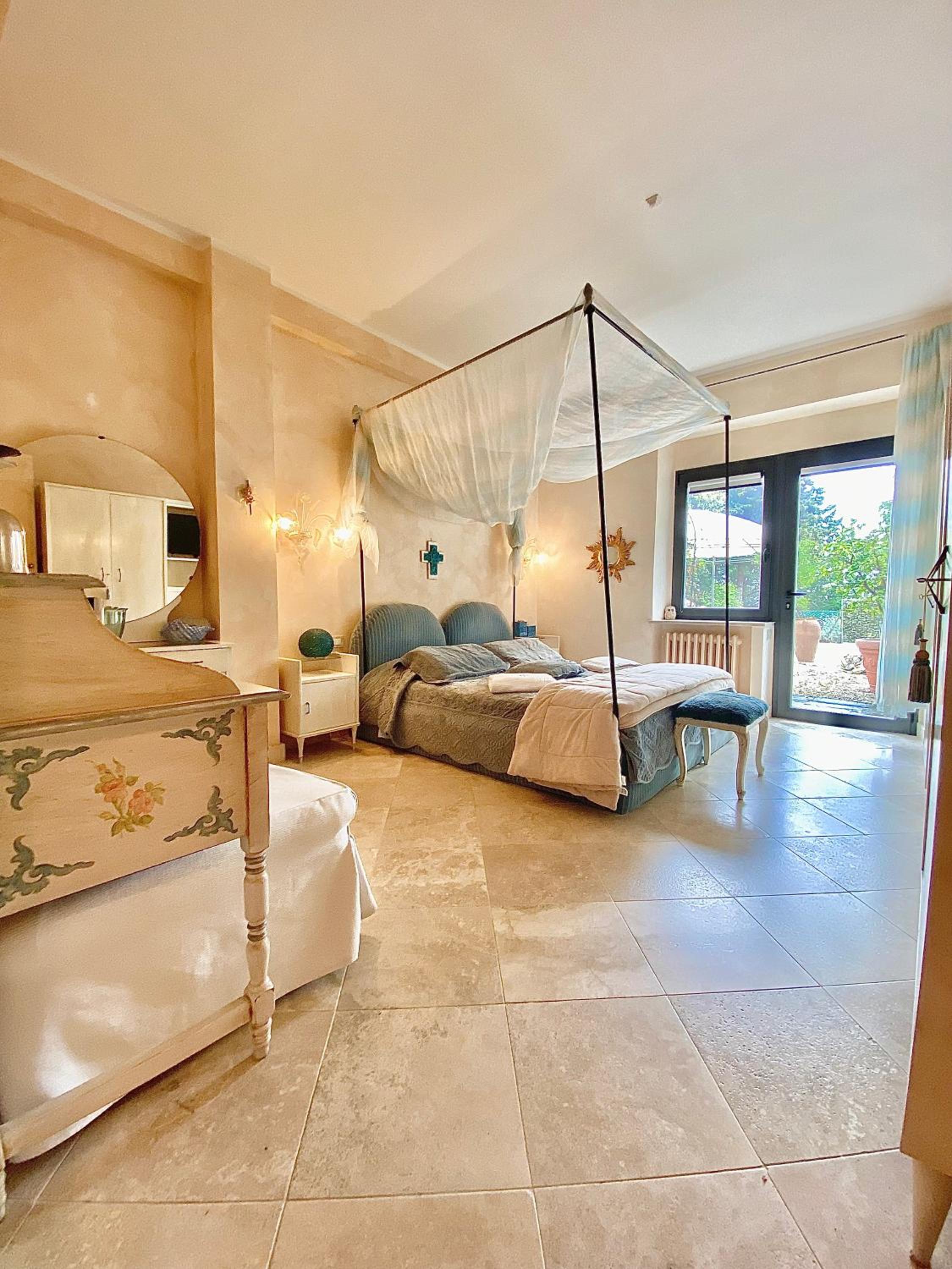 Deluxe Family Room photo 2