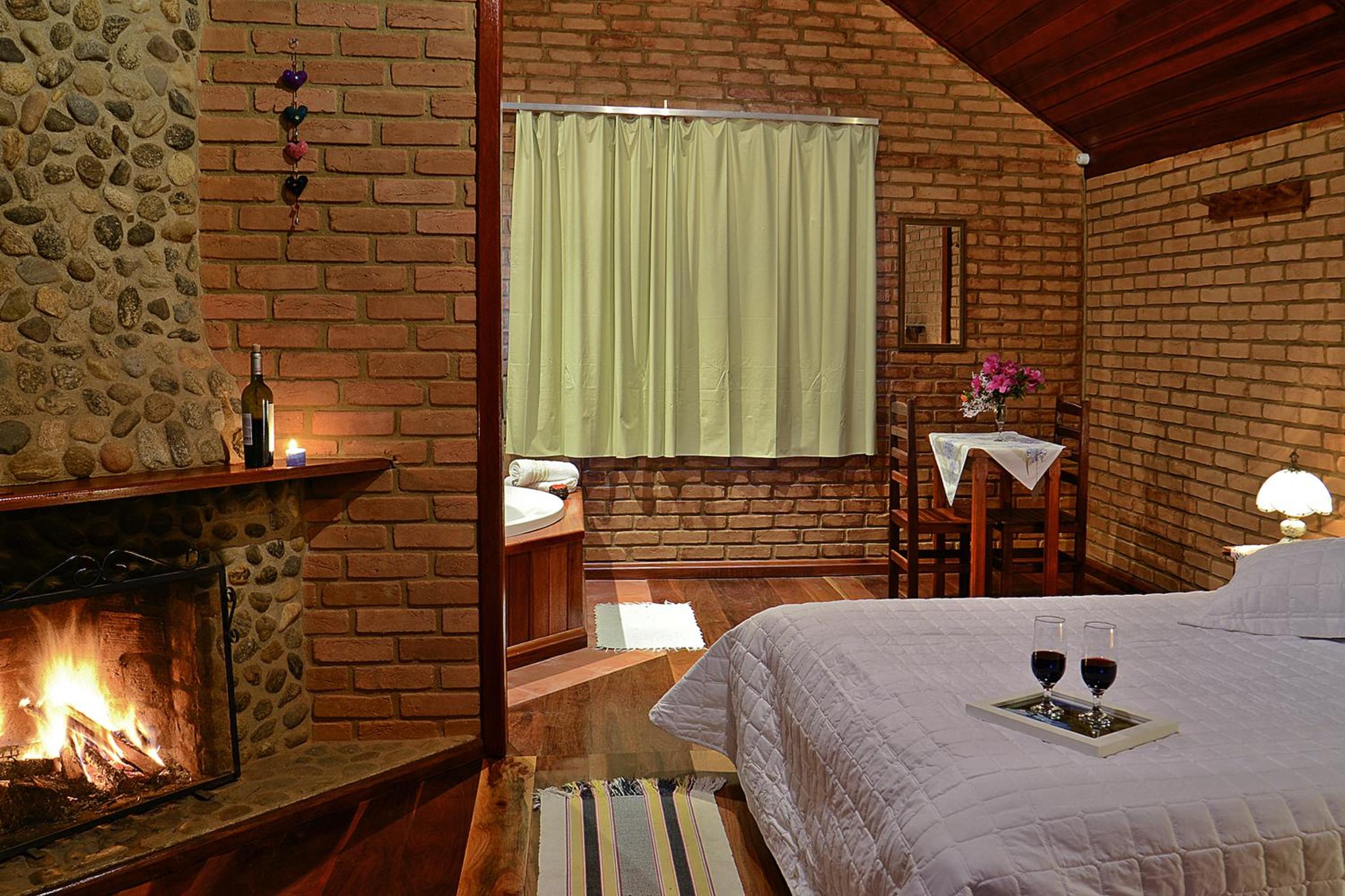 Chalet with Hot Tub (2 Adults) photo 1
