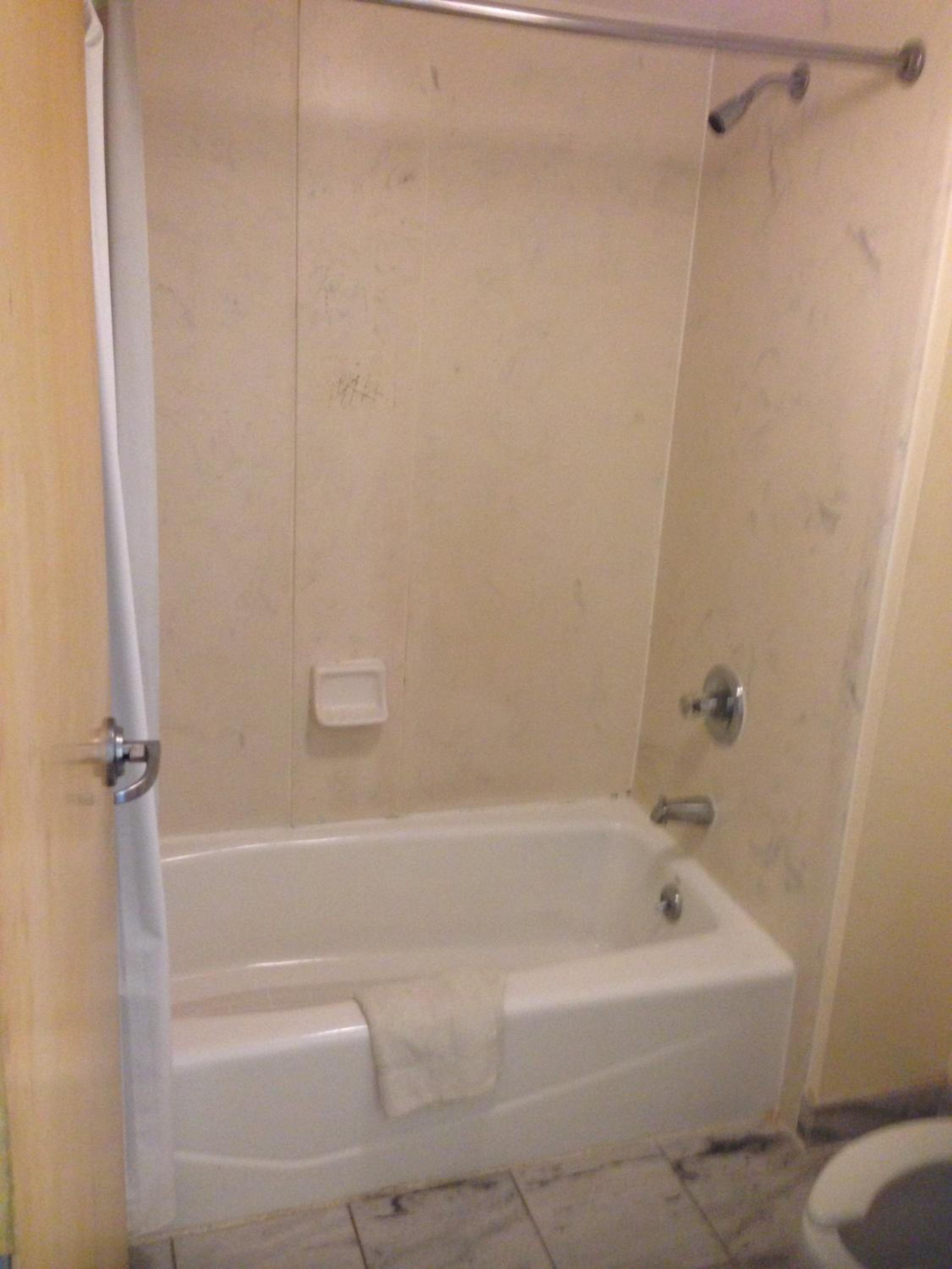 Standard Room With Two Queen Beds - Non-Smoking - Photo 3
