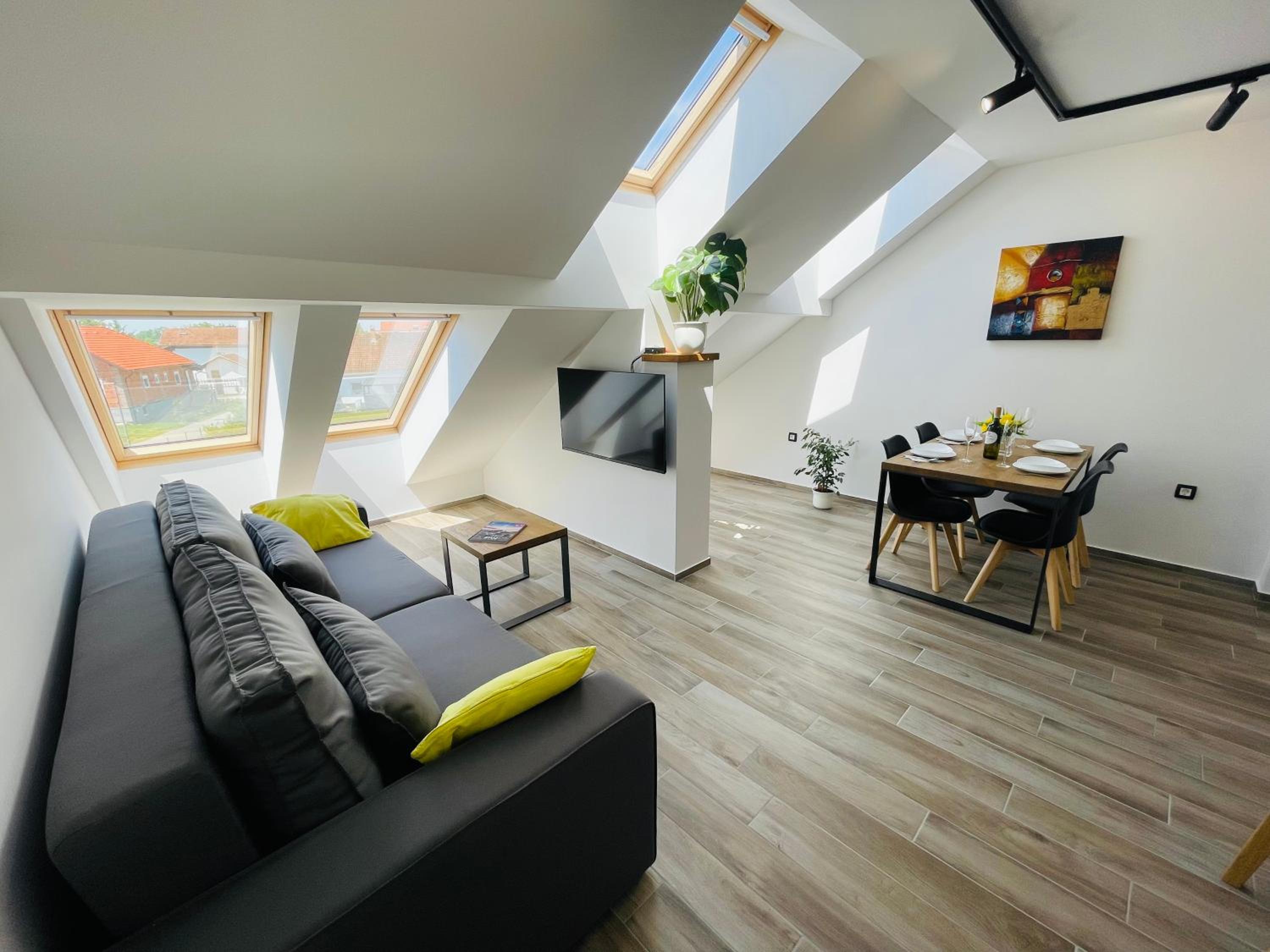 One-Bedroom Apartment photo 1