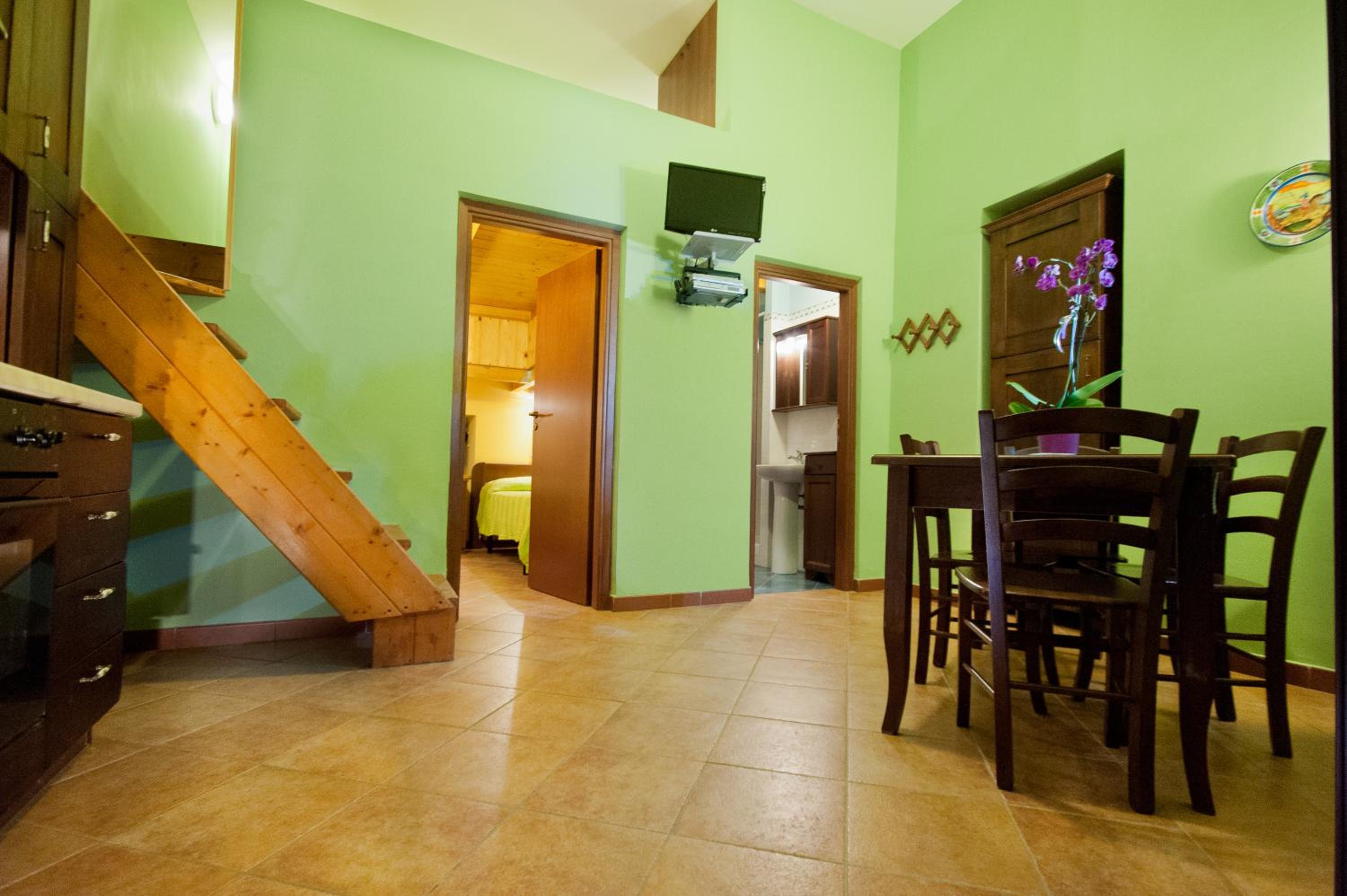 Apartment - Split Level photo 3