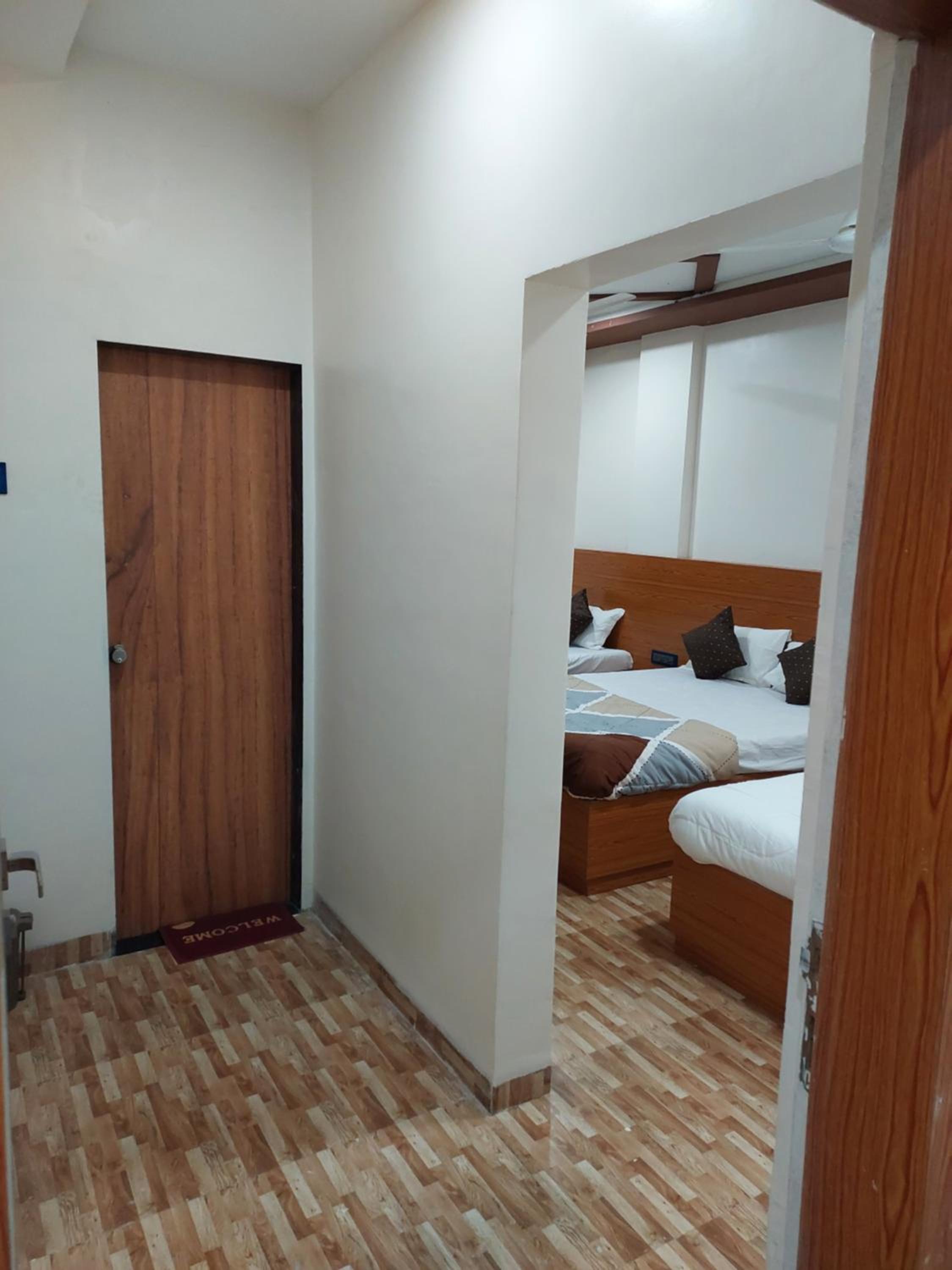 Economy Quadruple Room - Photo 39