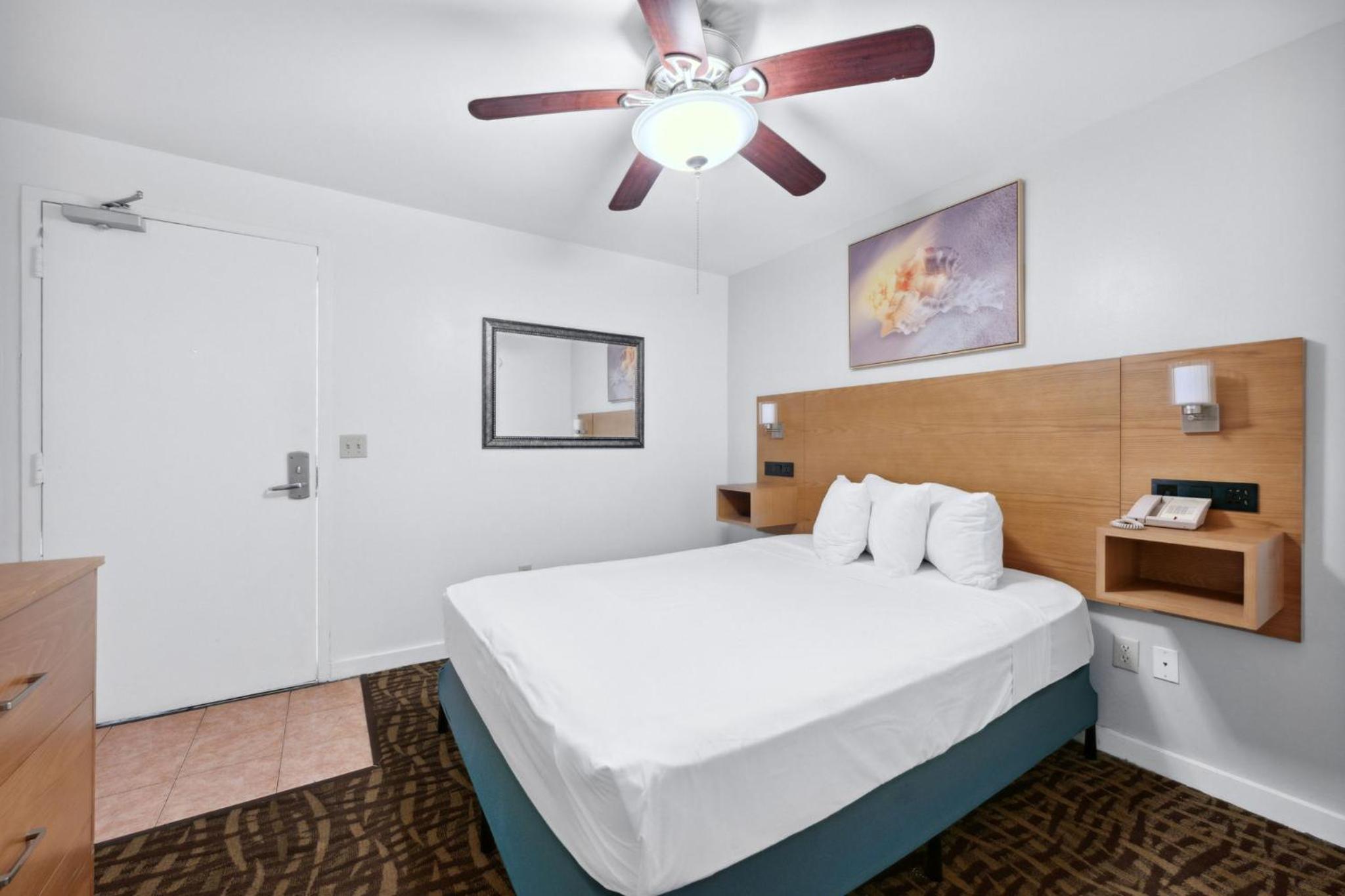 Deluxe Queen Suite With Ocean/Gulf View