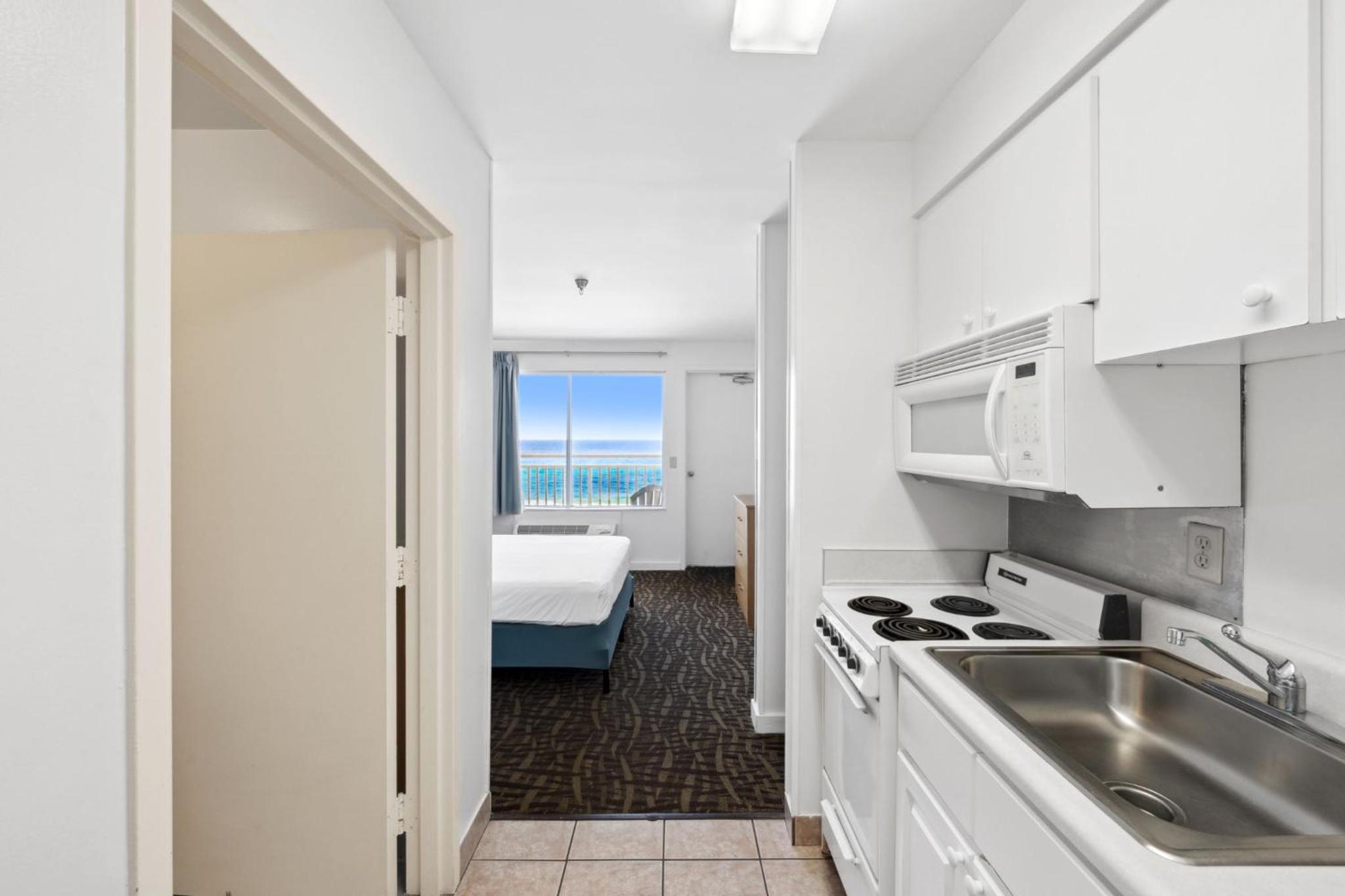 Beachfront Classic Room - Double/Double with Kitchen - Split Accommodations