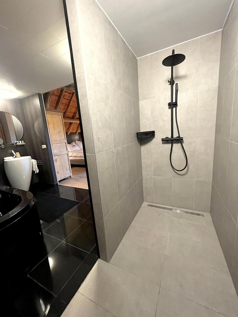 Queen Room with Spa Bath photo 2