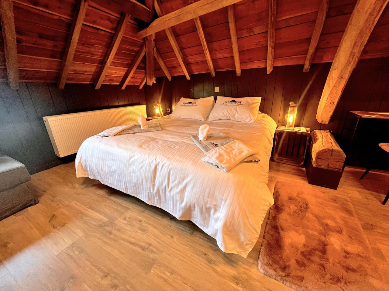 Deluxe Double Room (2 Adults + 1 Child) photo 3