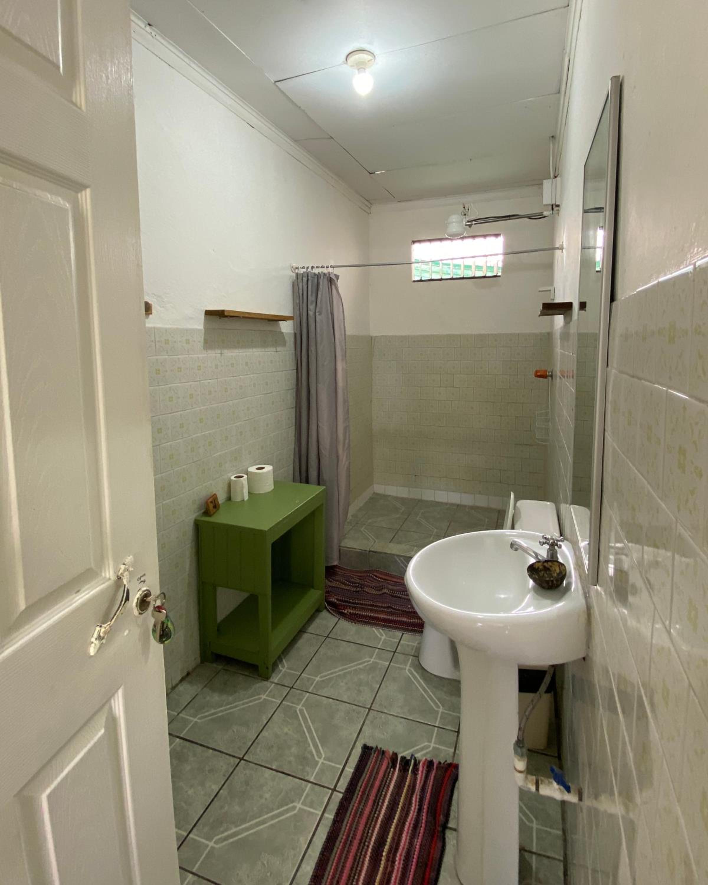 Basic Triple Room with Shared Bathroom