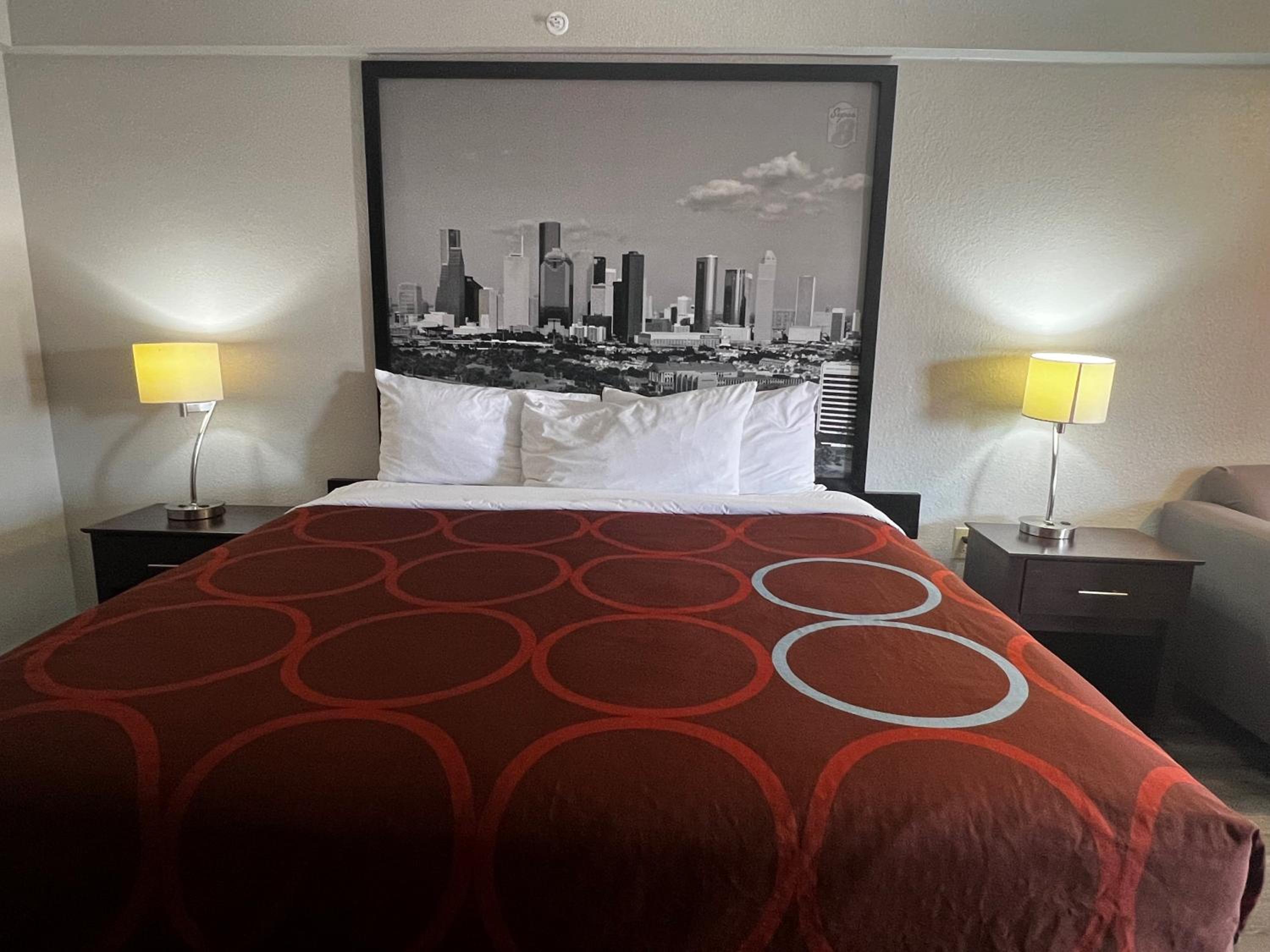 King Room - Non-Smoking - Photo 4