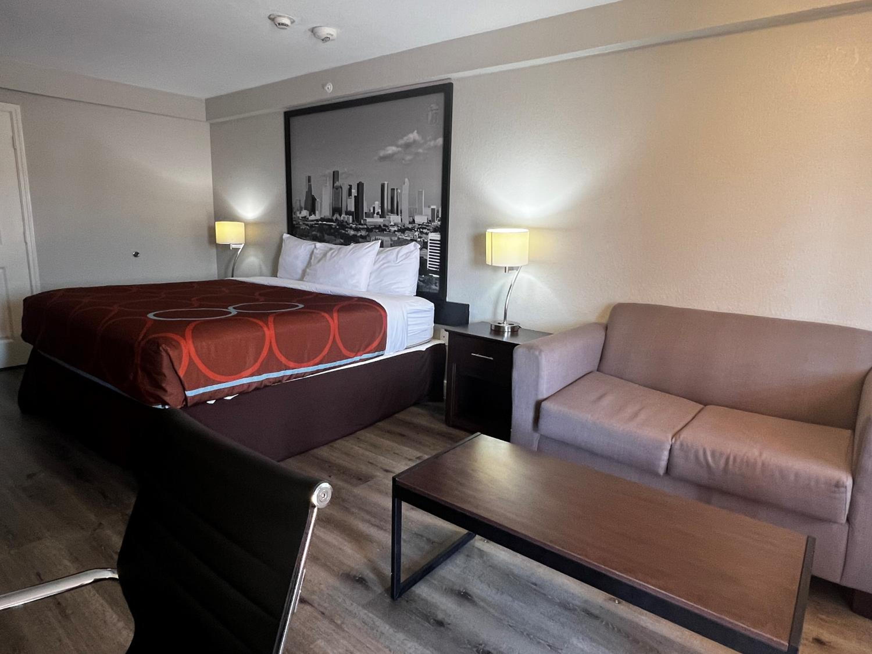 King Room - Non-Smoking - Photo 2
