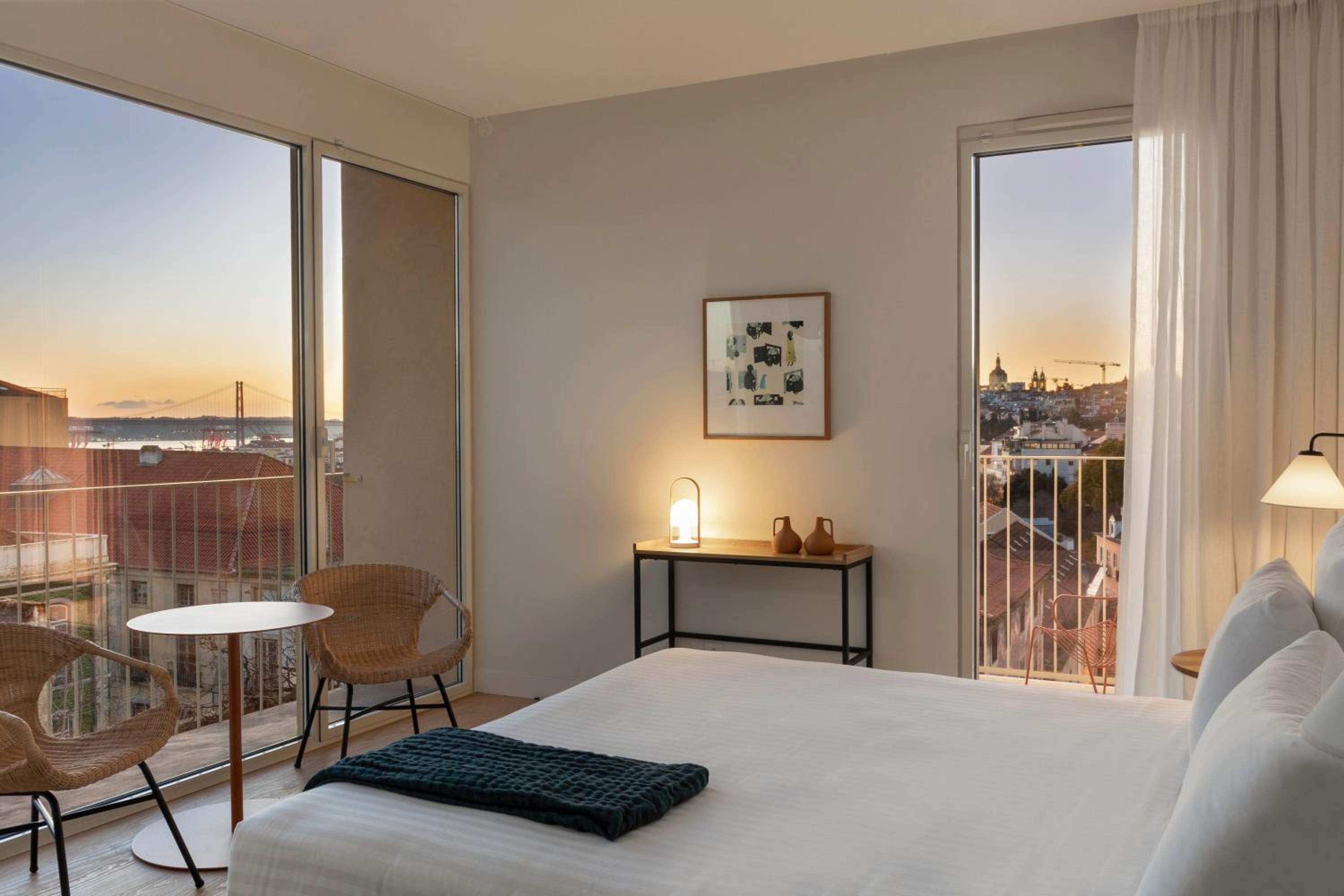Premium Room with Panoramic View - Photo 5