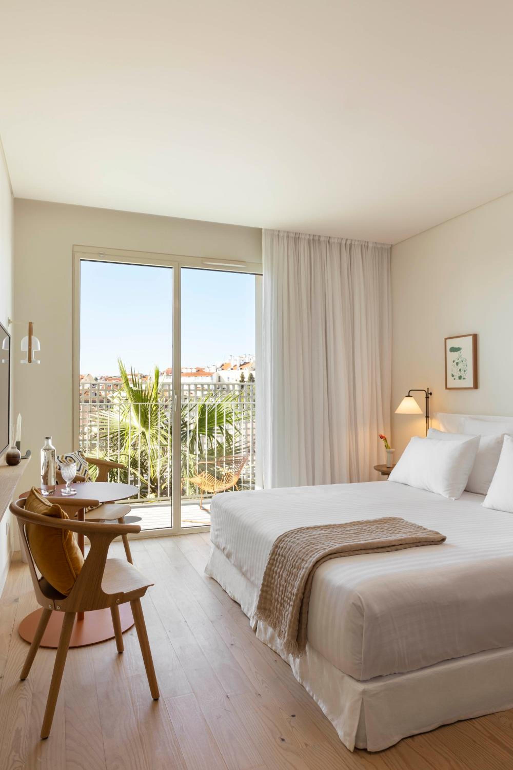 Double or Twin Room with Balcony - Photo 6