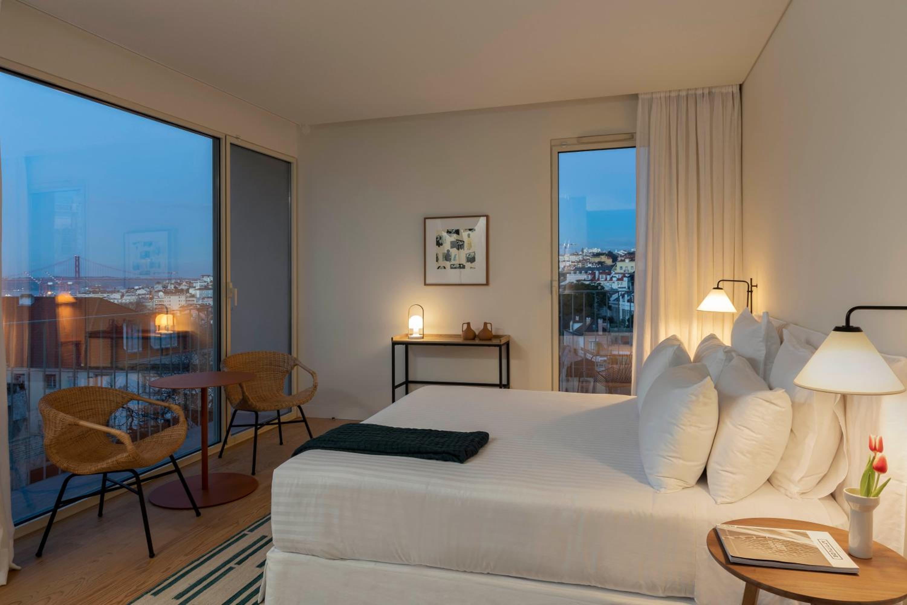 Premium Room with Panoramic View - Photo 4