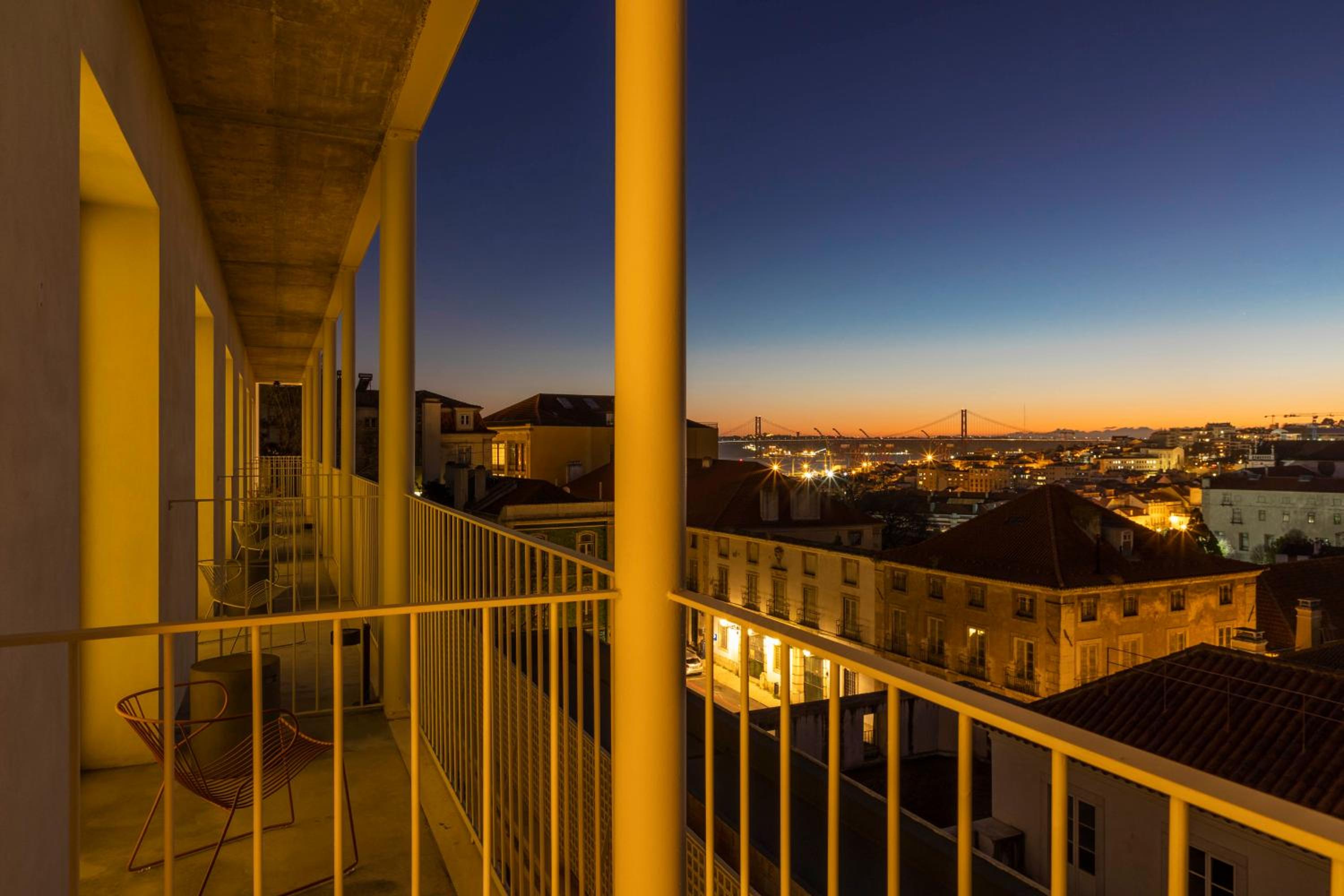 Superior Balcony with City View photo 3