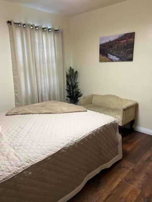 Three-Bedroom House photo 2