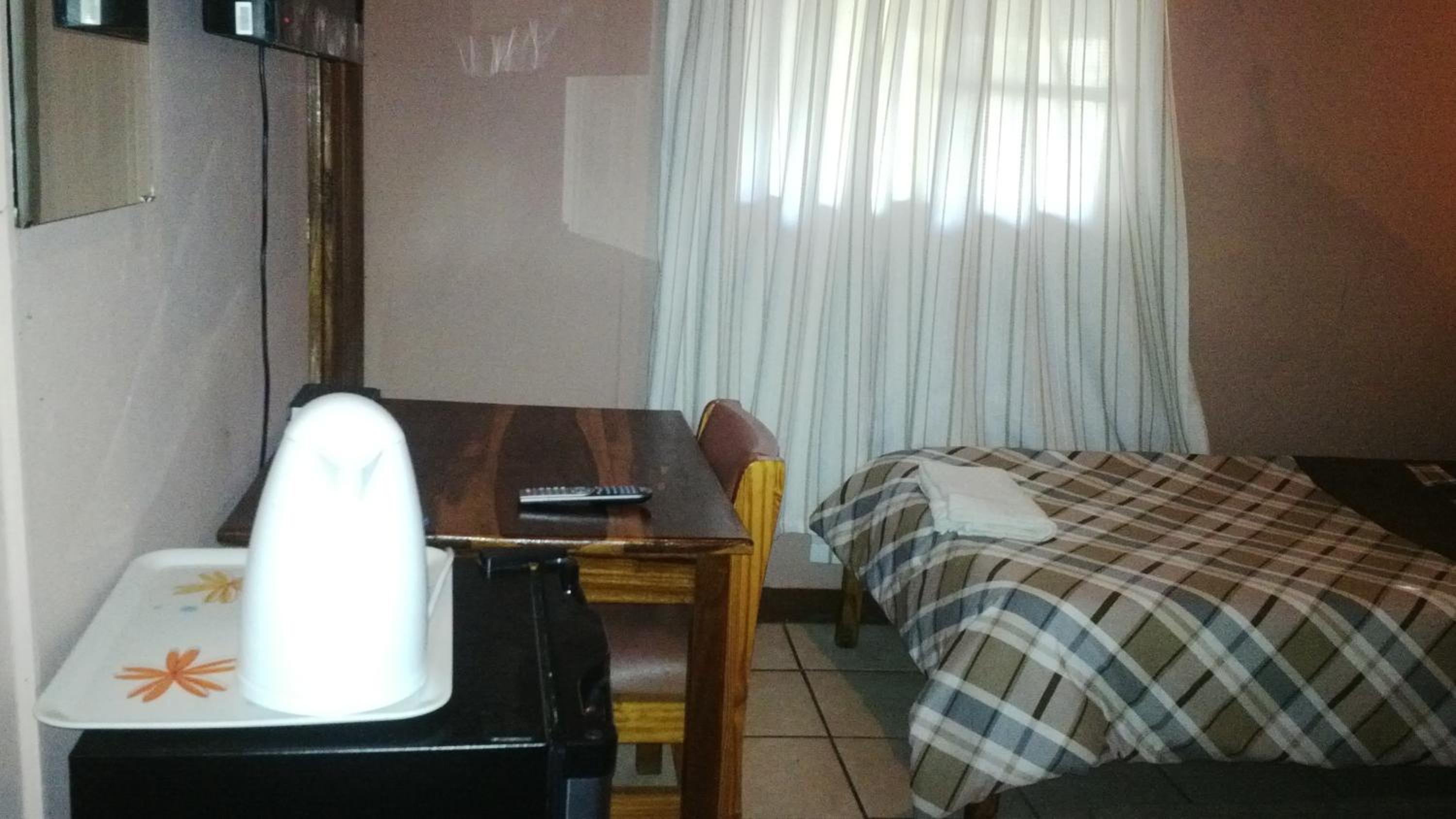 Budget Double Room photo 3