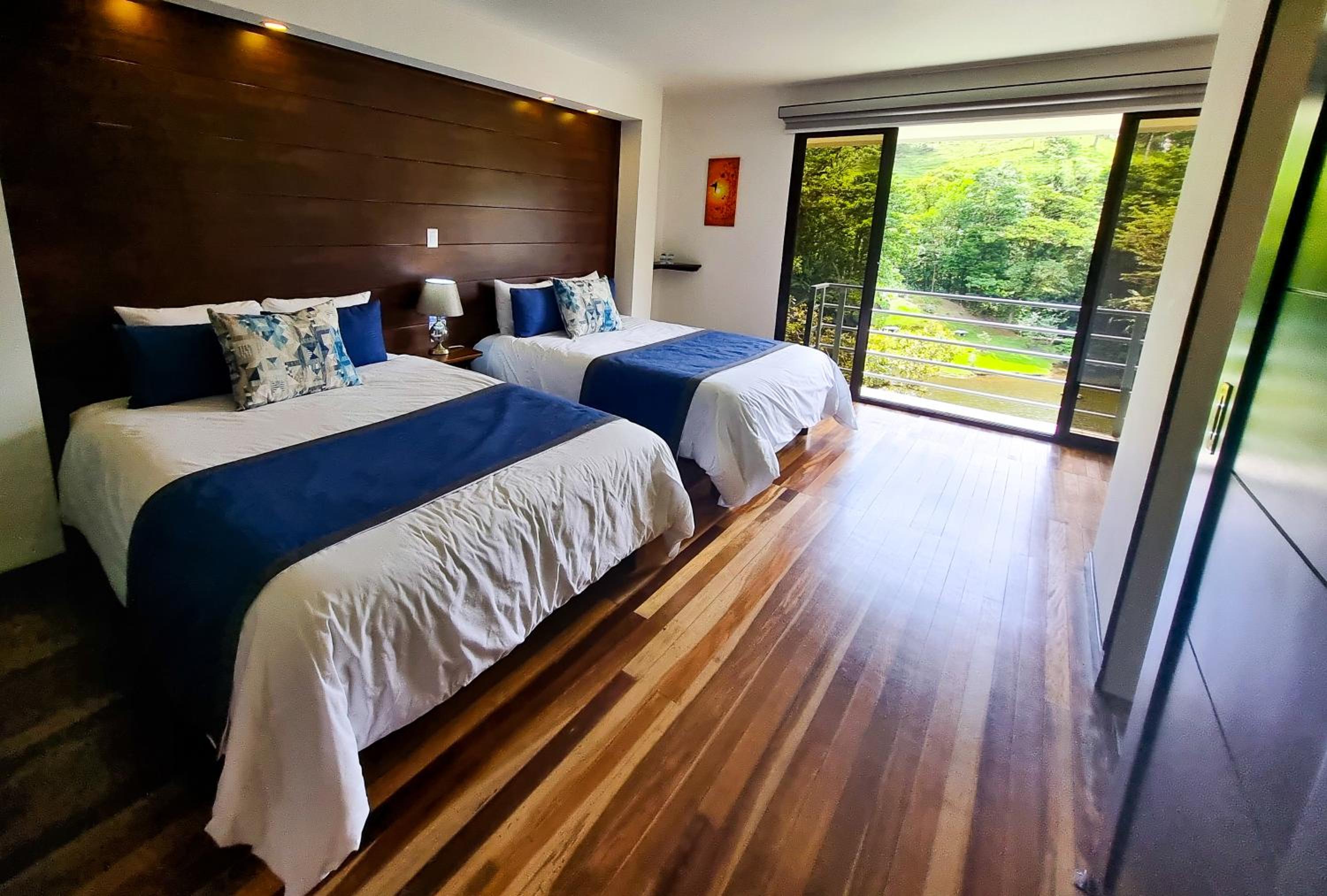 Double Room with Balcony - Photo 28
