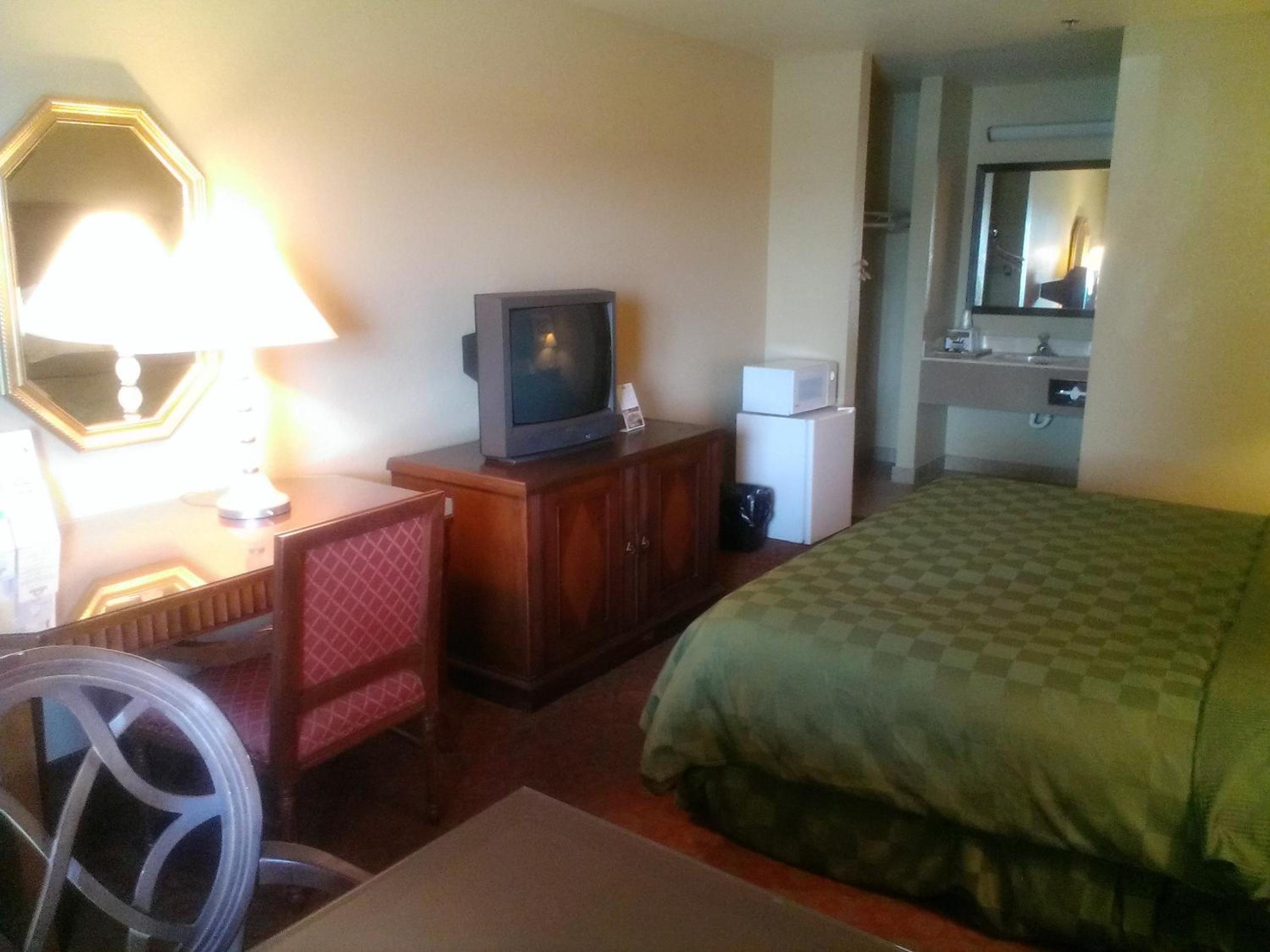King Room - Disability Access/Non-Smoking - Photo 2