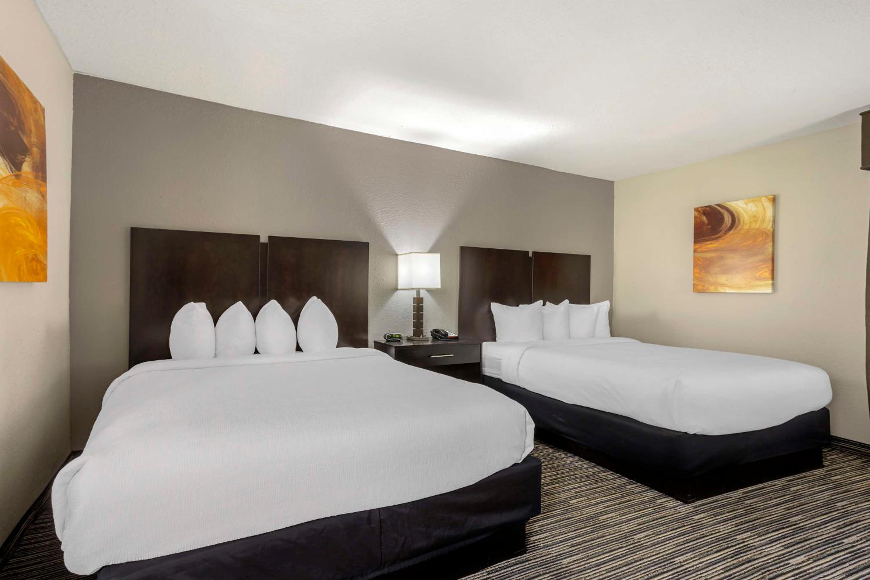 Queen Room with Two Queen Beds - Non-Smoking - Photo 1