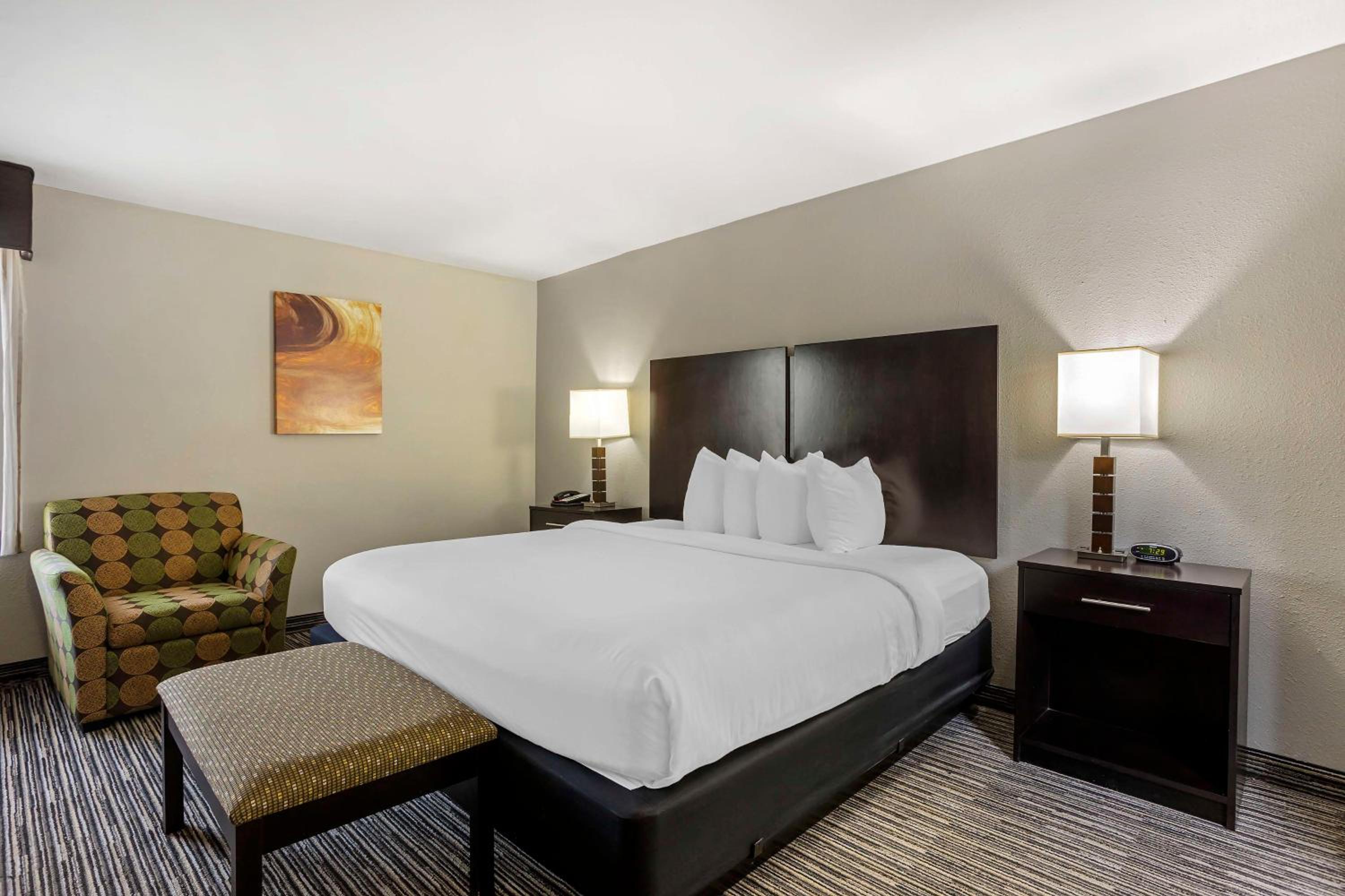 King Suite - Non-Smoking - Photo 1