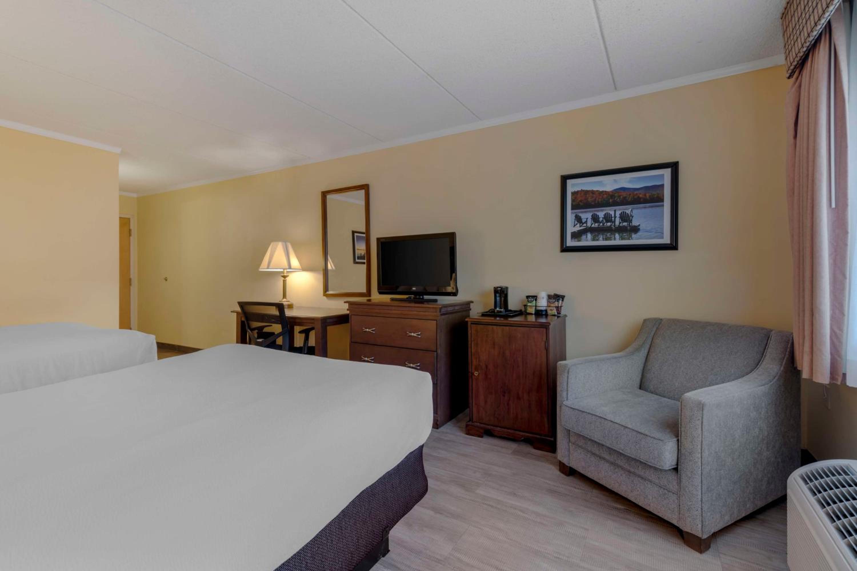 Room with Two Double Beds - Non-Smoking - Photo 2