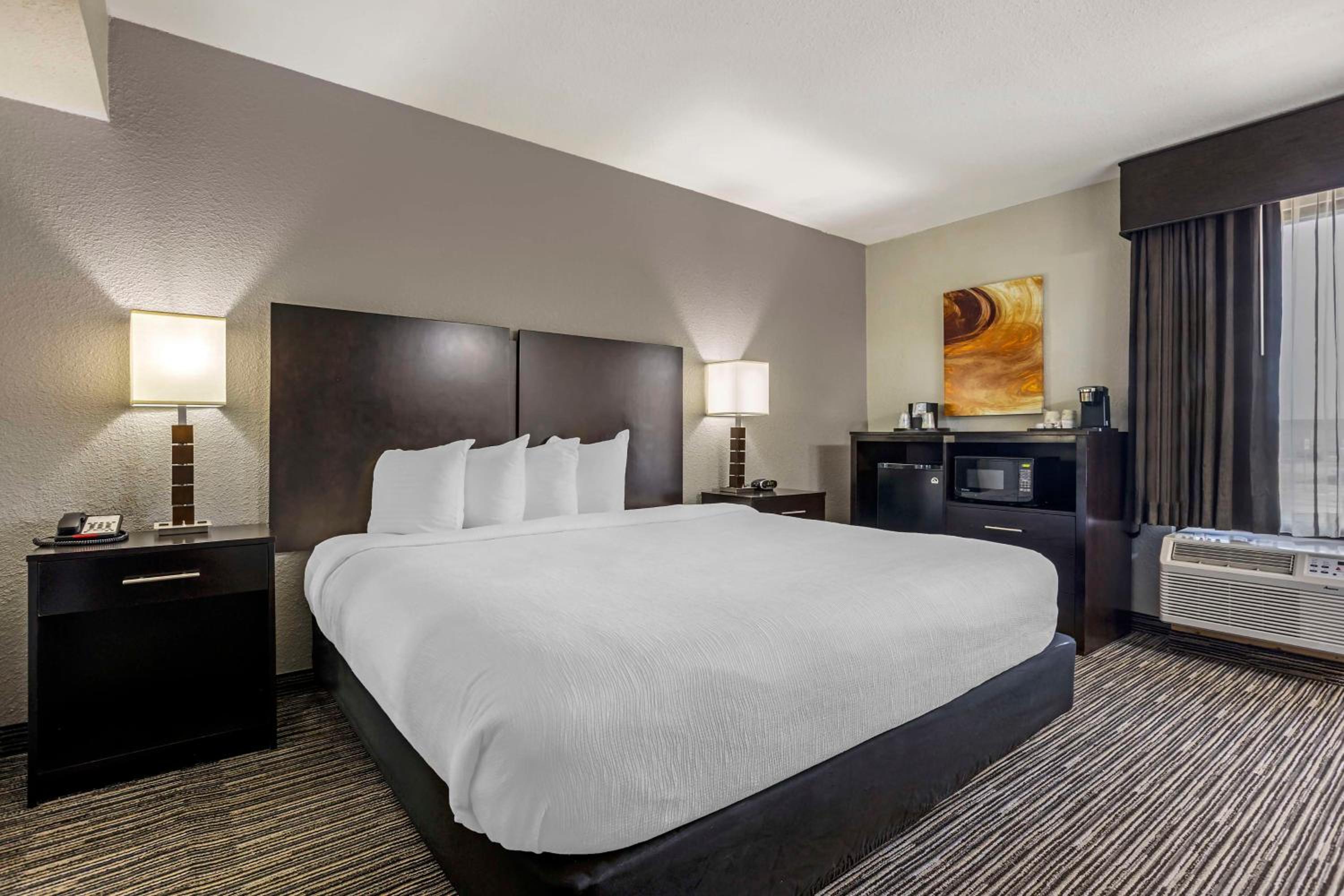 King Room - Non-Smoking - Photo 2