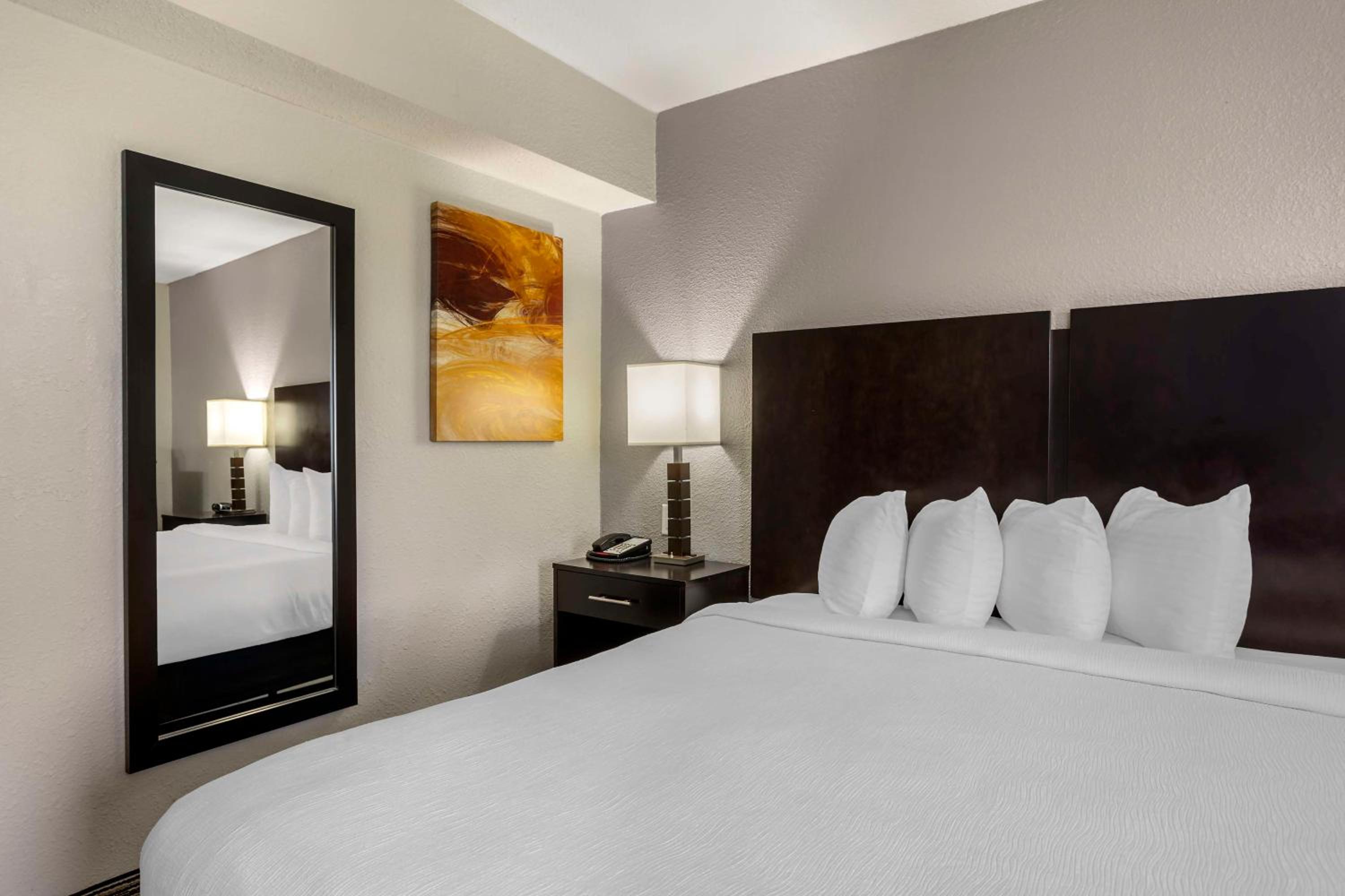 King Room - Non-Smoking - Photo 1