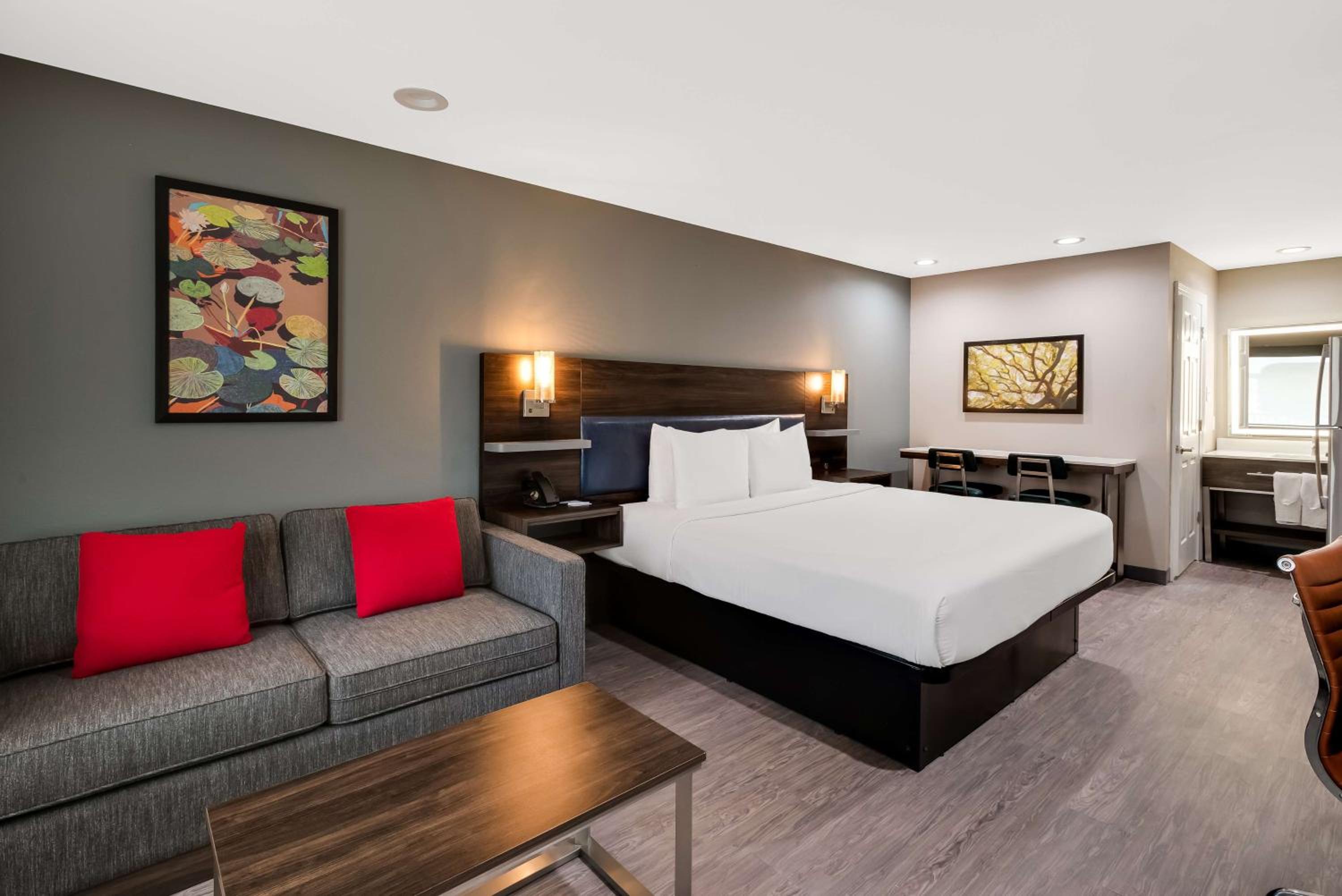 King Suite with Sofa Bed - Photo 3